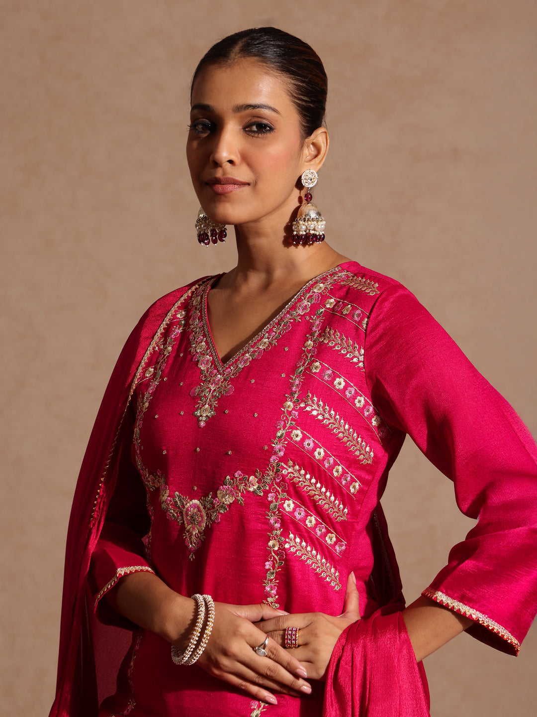 Ninnique Women's Pink Silk Blend Zari Embroidered Straight Kurta Set