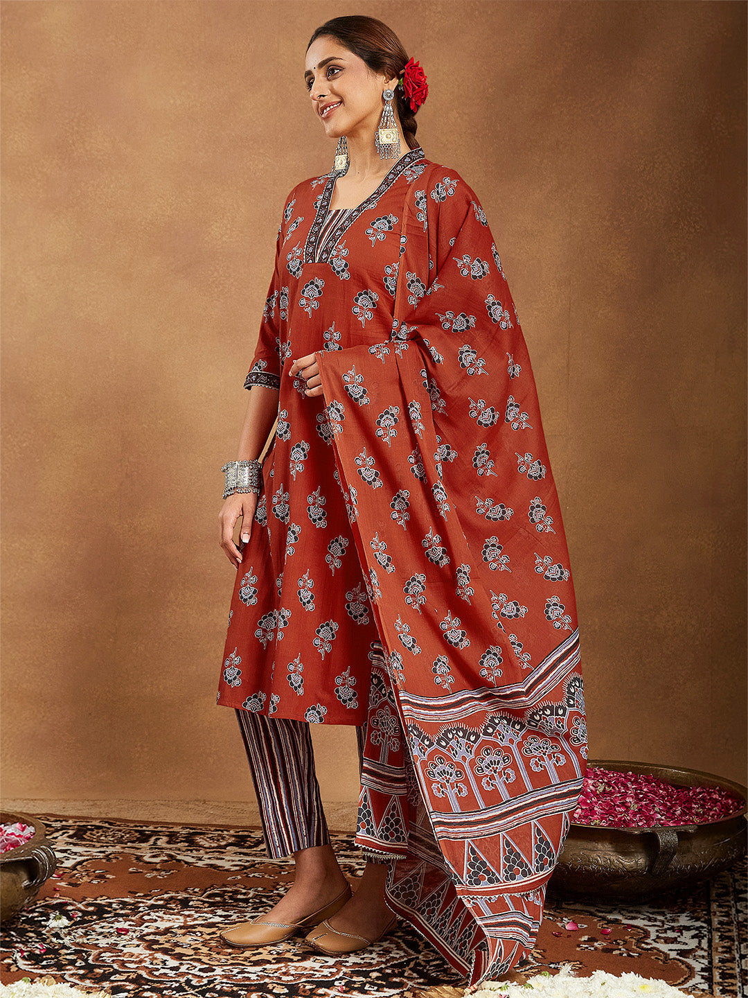 Ninnique Women's Rust Pure Cotton Floral Printed Straight Kurta Set