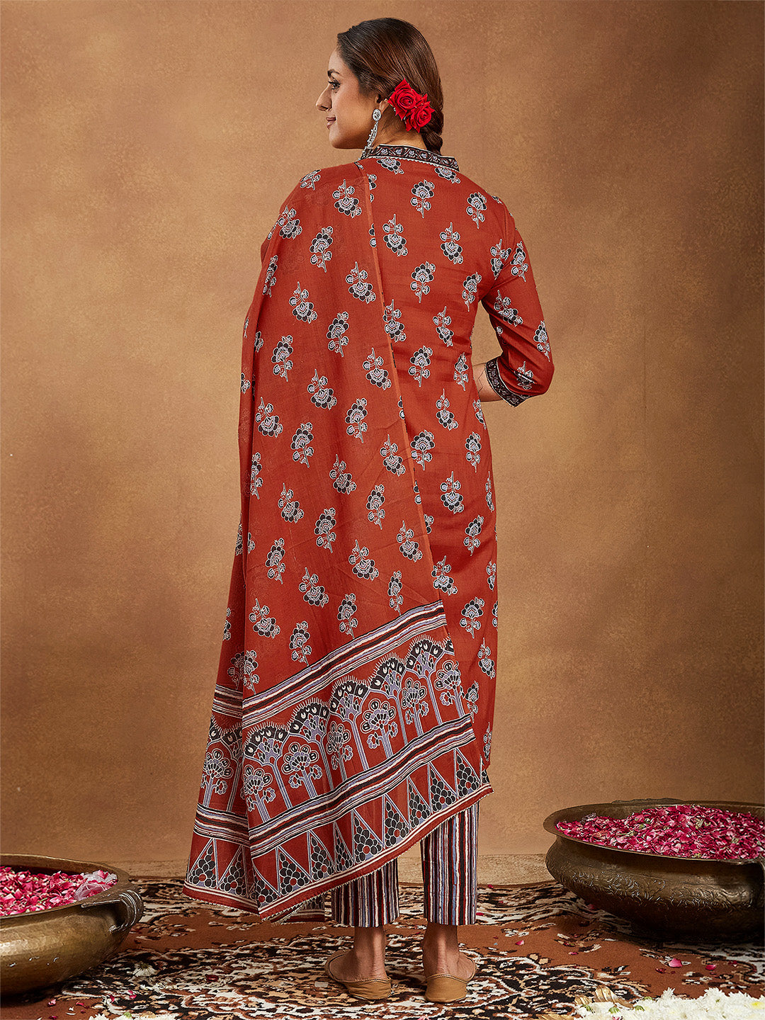 Ninnique Women's Rust Pure Cotton Floral Printed Straight Kurta Set