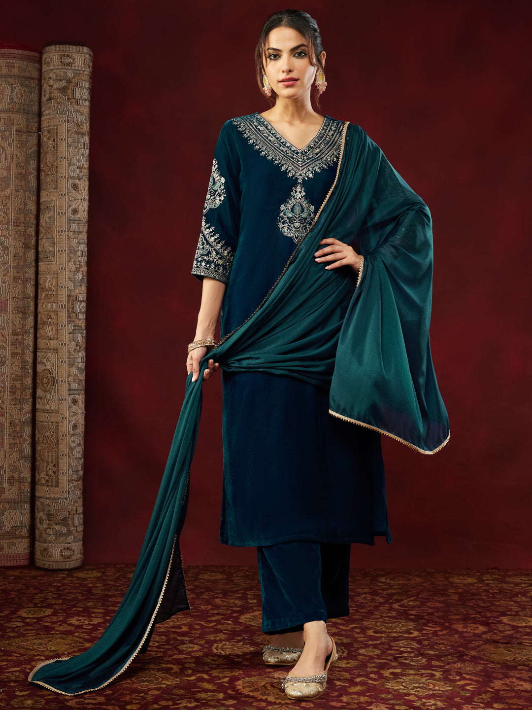Ninnique Women's Teal Blue Velvet Zari Embroidered Straight Kurta Set