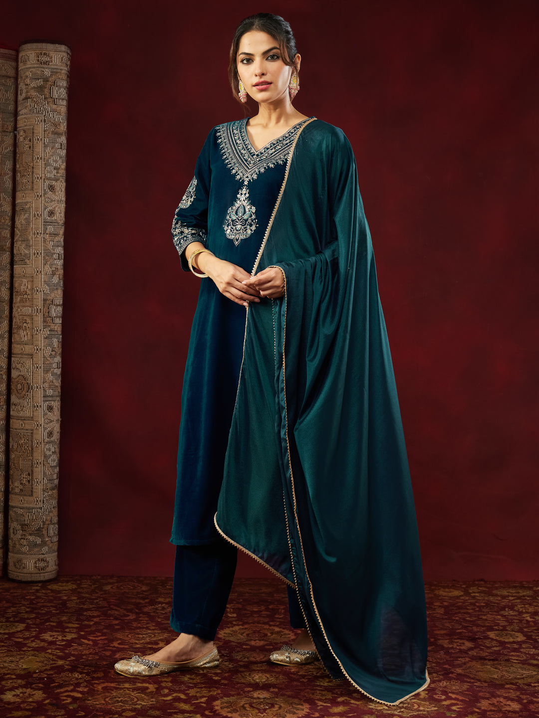 Ninnique Women's Teal Blue Velvet Zari Embroidered Straight Kurta Set