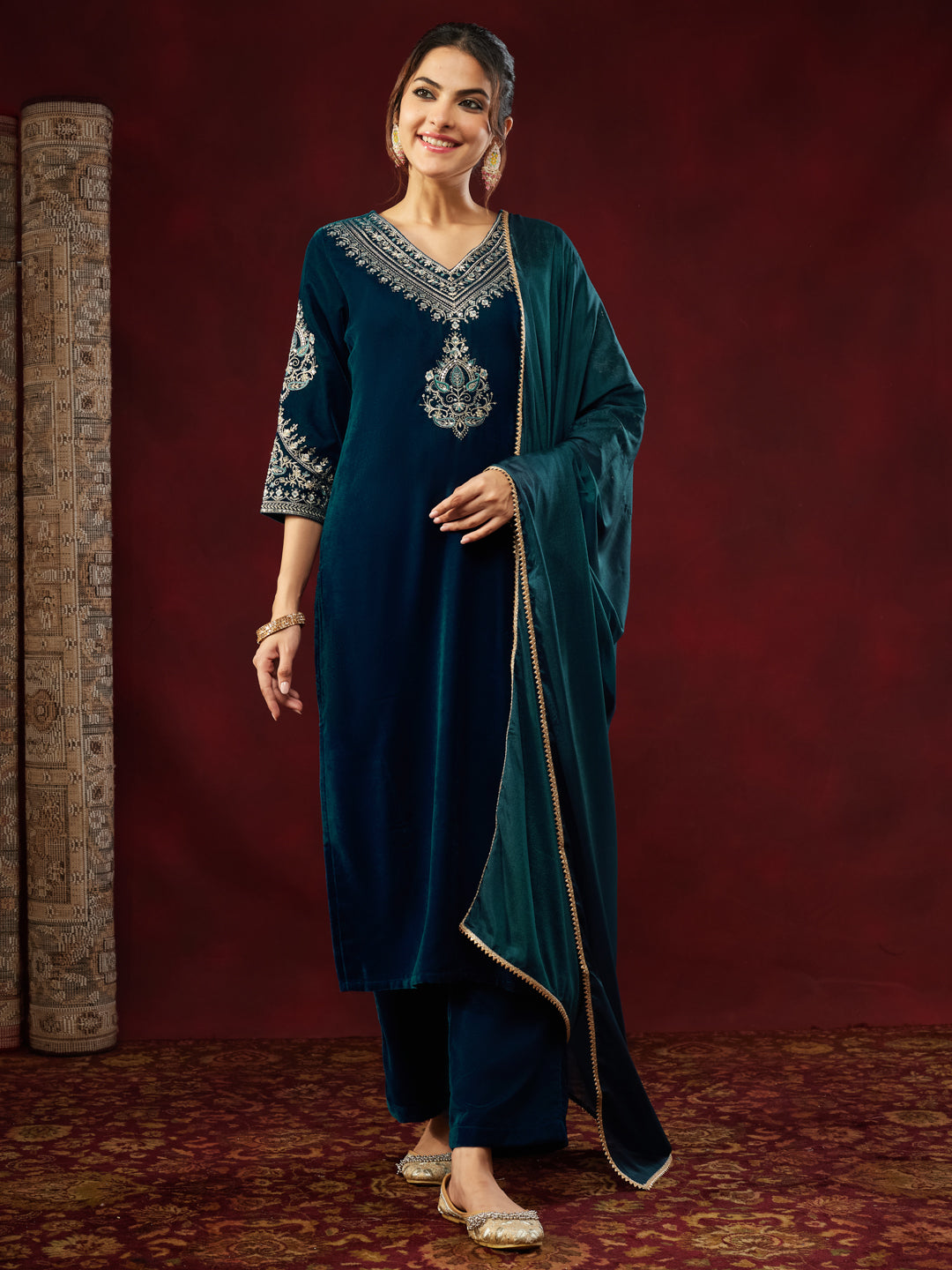 Ninnique Women's Teal Blue Velvet Zari Embroidered Straight Kurta Set