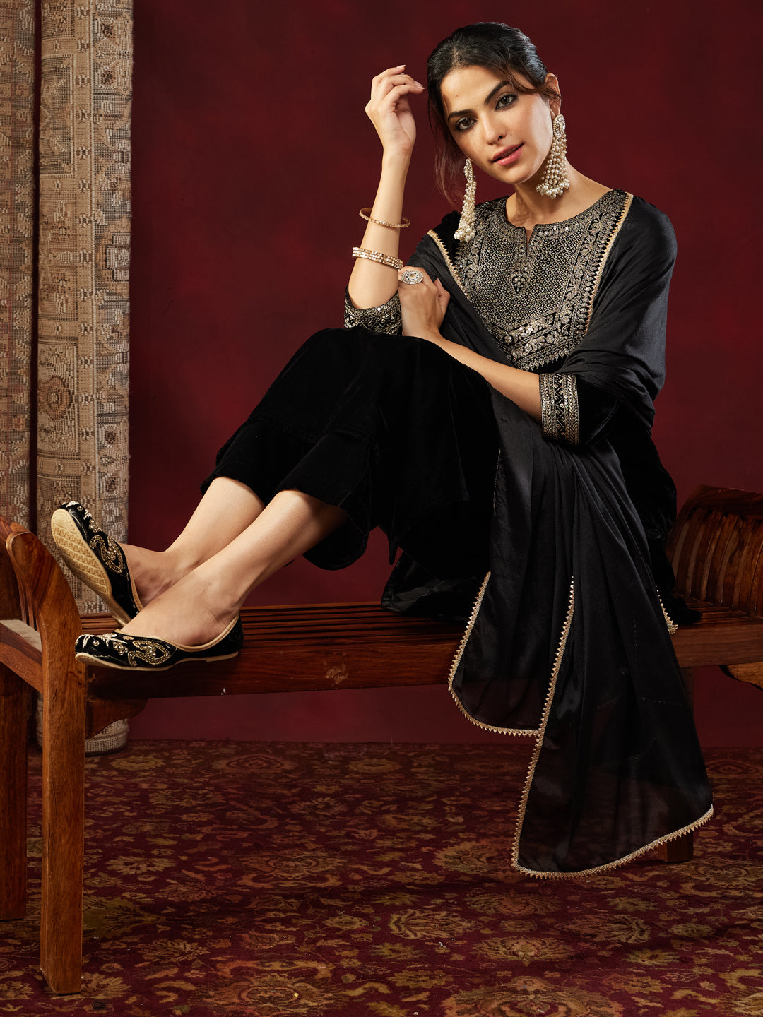 Ninnique Women's Black Velvet Zari Embroidered Straight Kurta Set