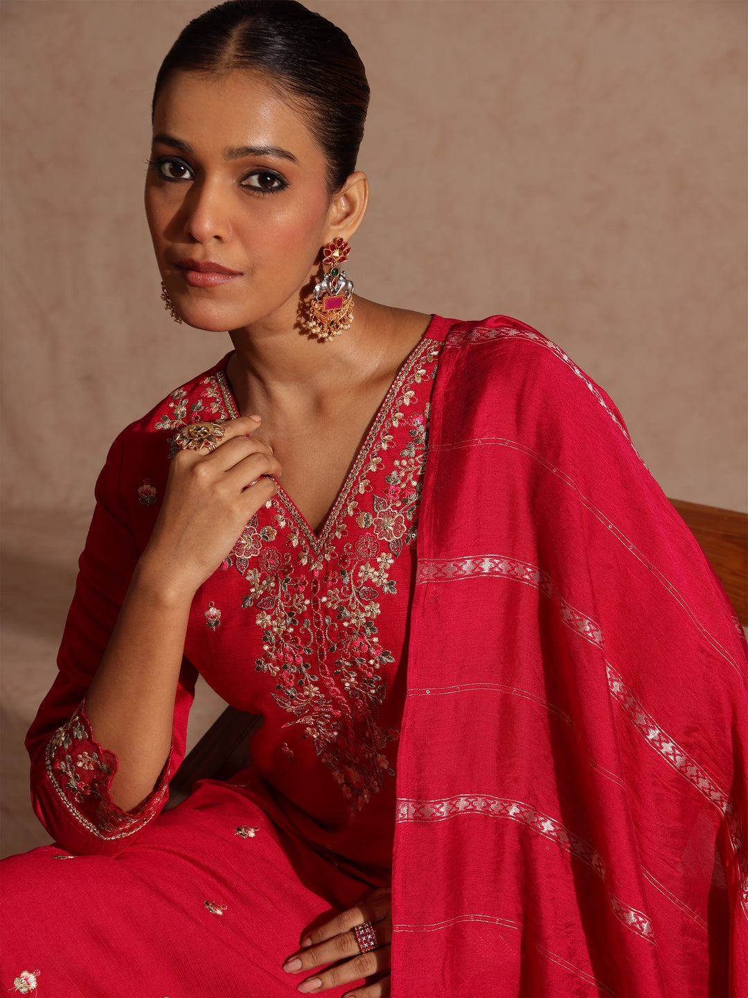 Ninnique Women's Pink Silk Blend Embroidered Straight Kurta Set