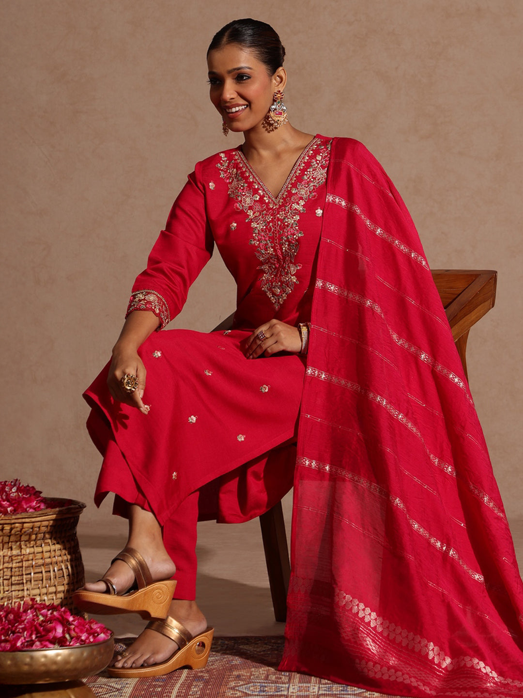 Ninnique Women's Pink Silk Blend Embroidered Straight Kurta Set
