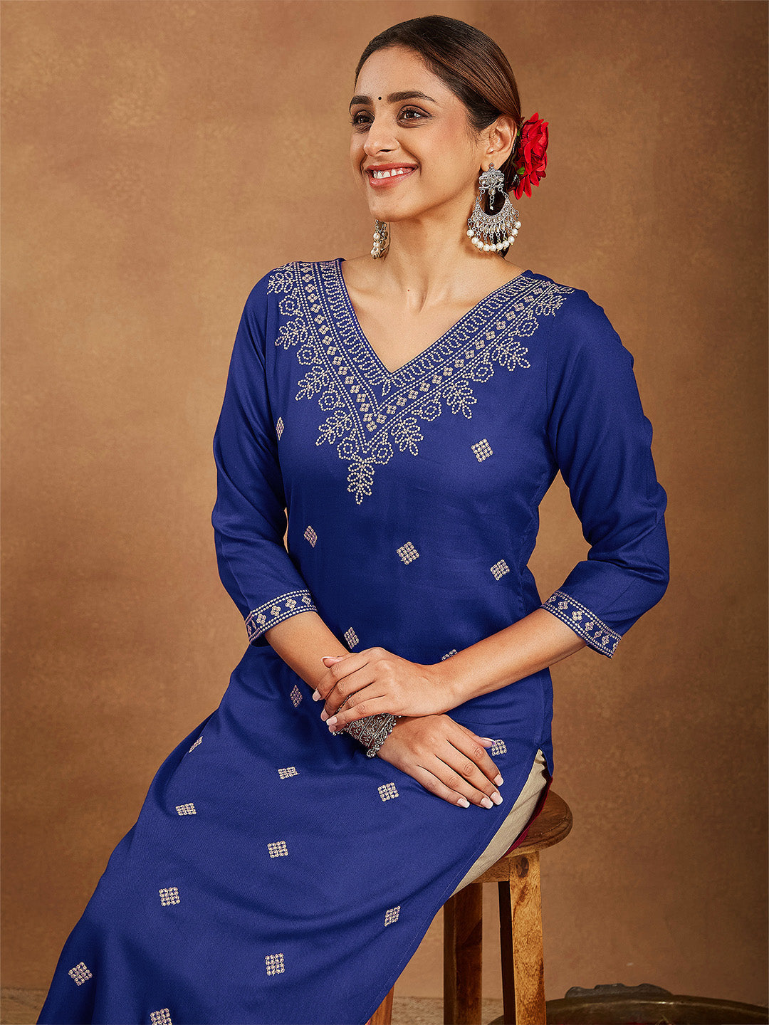 Ninnique Women's Navy Blue Rayon Embroidered Straight Kurta