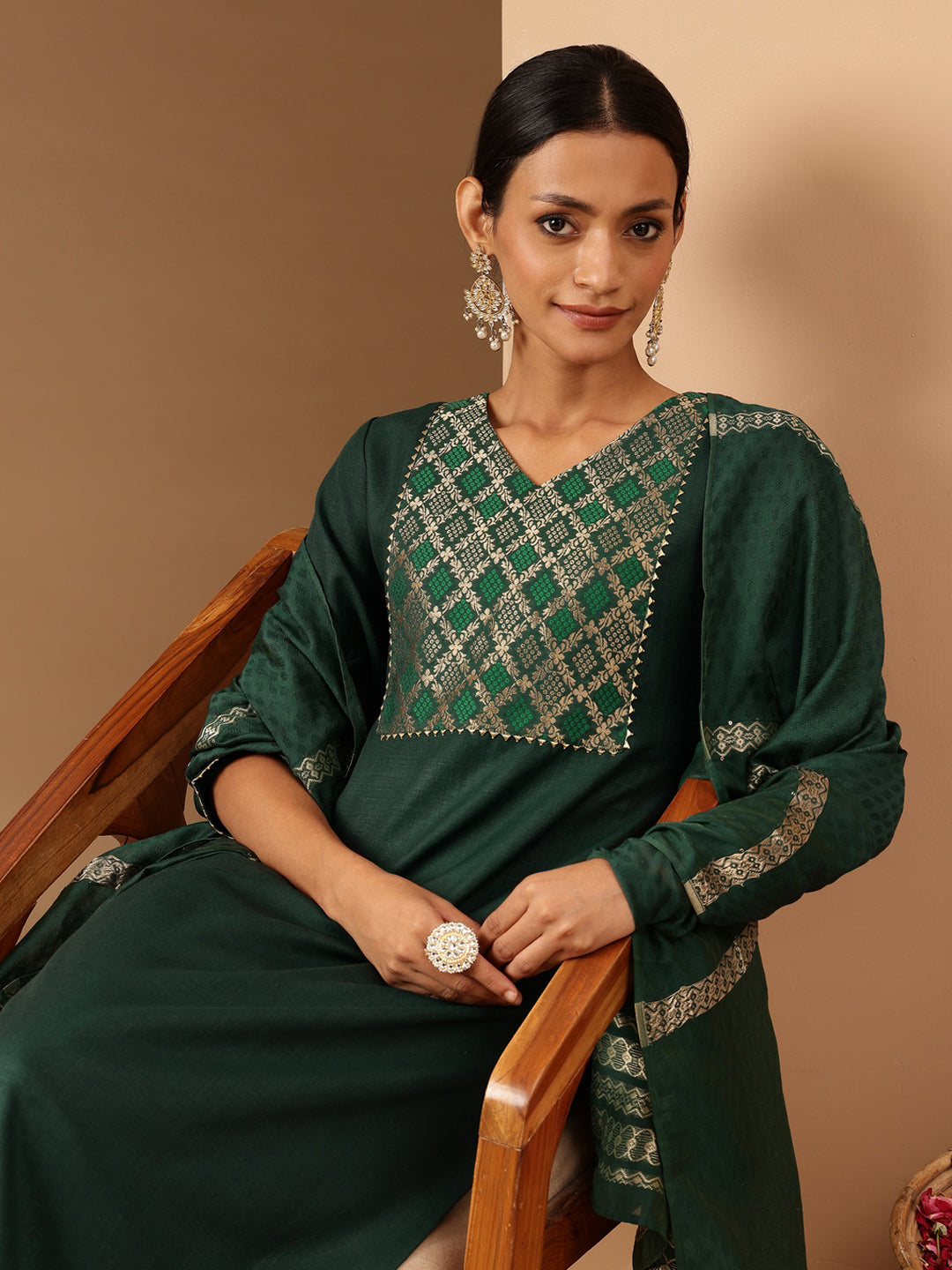 Ninnique Women's Bottle Green Cotton Blend Yoke Design Straight Kurta Set