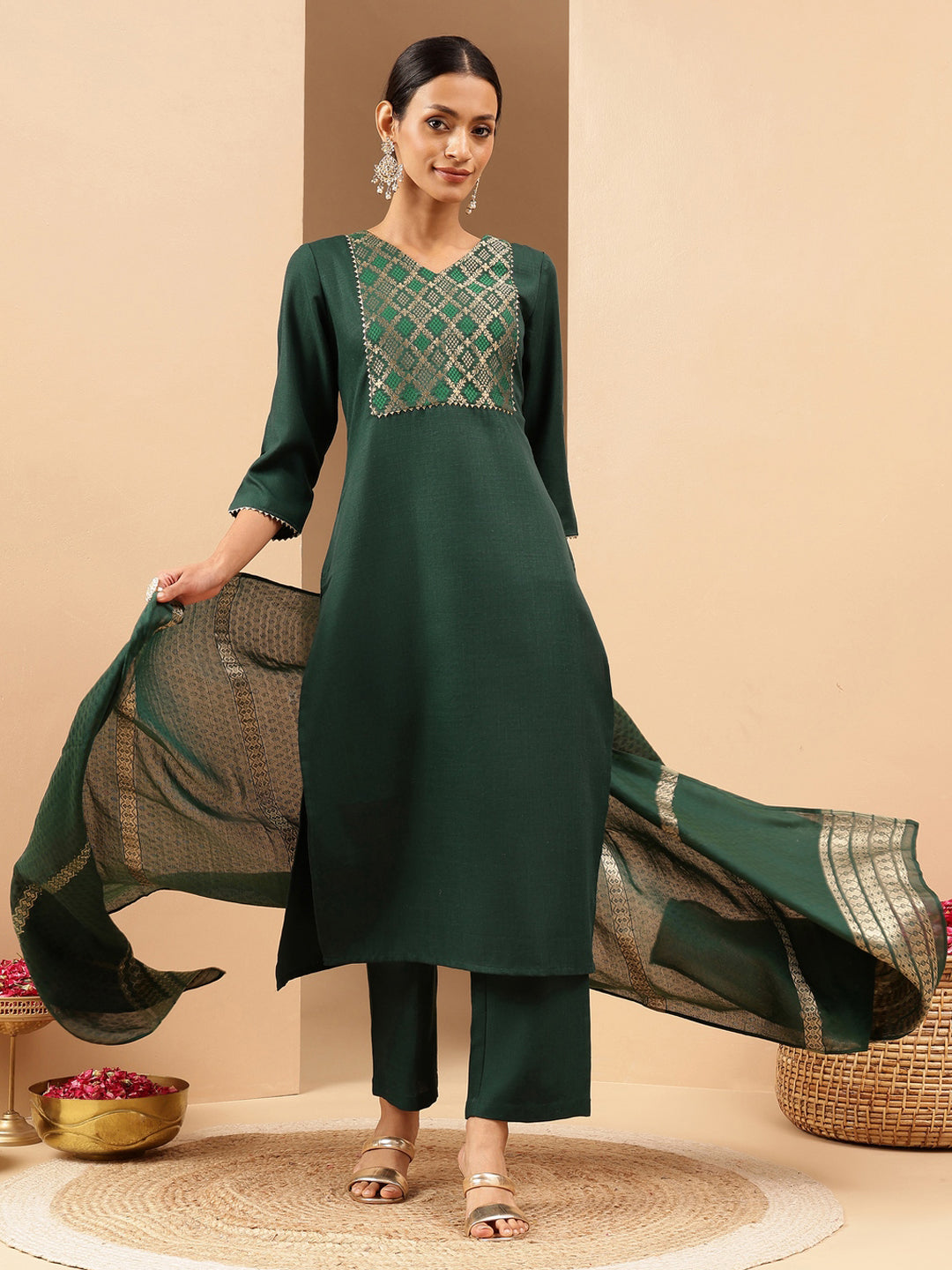 Ninnique Women's Bottle Green Cotton Blend Yoke Design Straight Kurta Set
