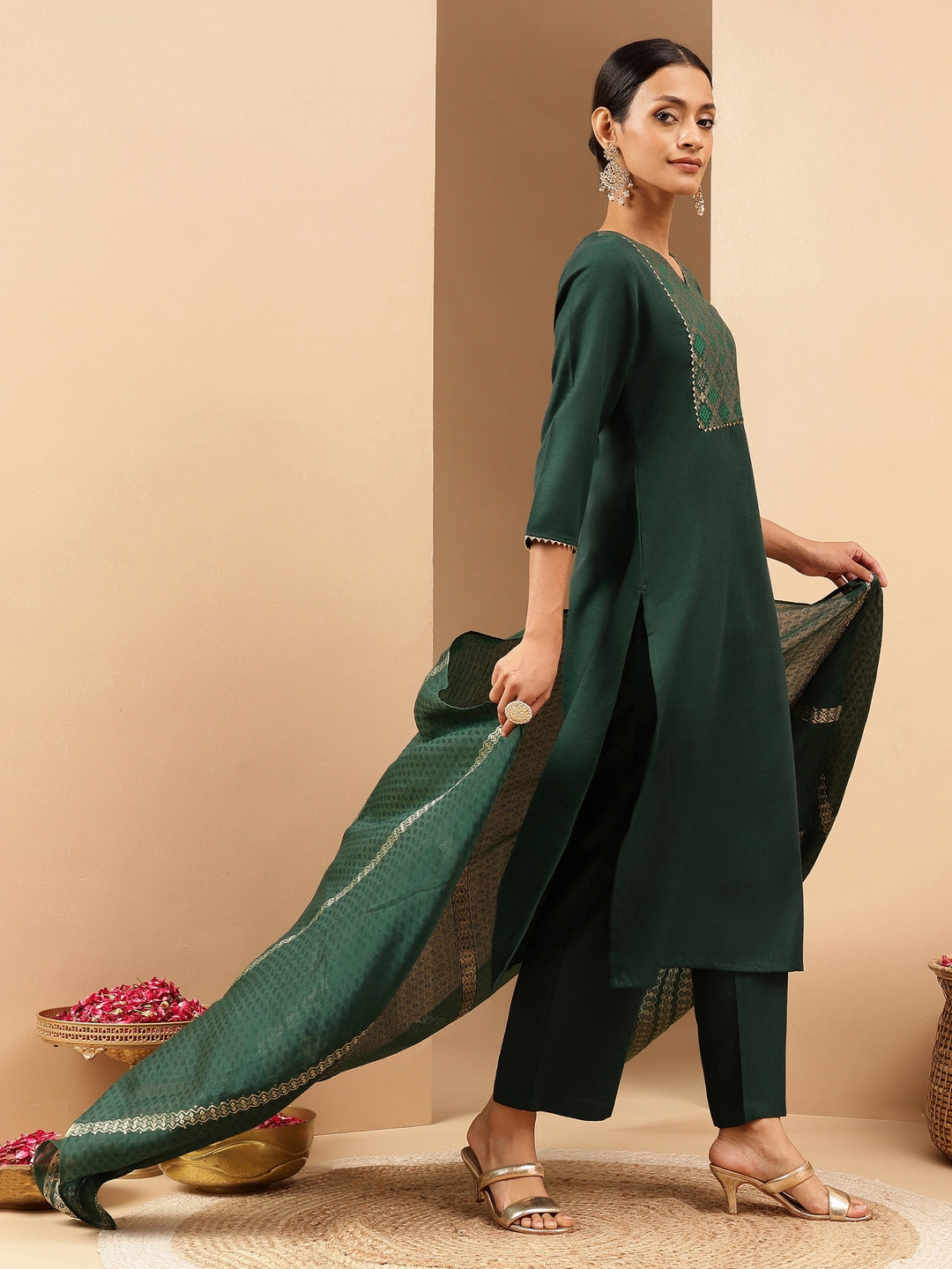 Ninnique Women's Bottle Green Cotton Blend Yoke Design Straight Kurta Set