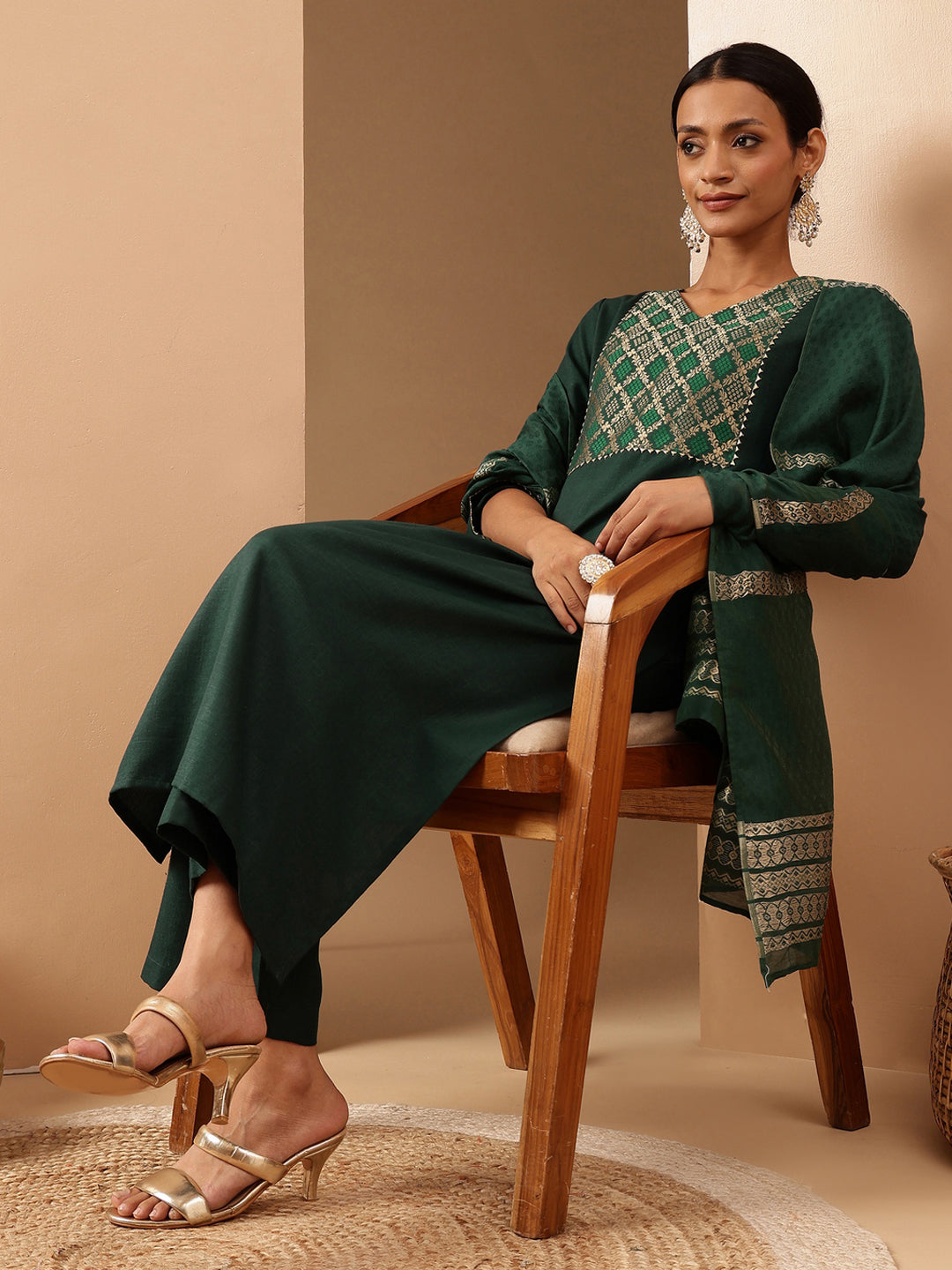 Ninnique Women's Bottle Green Cotton Blend Yoke Design Straight Kurta Set