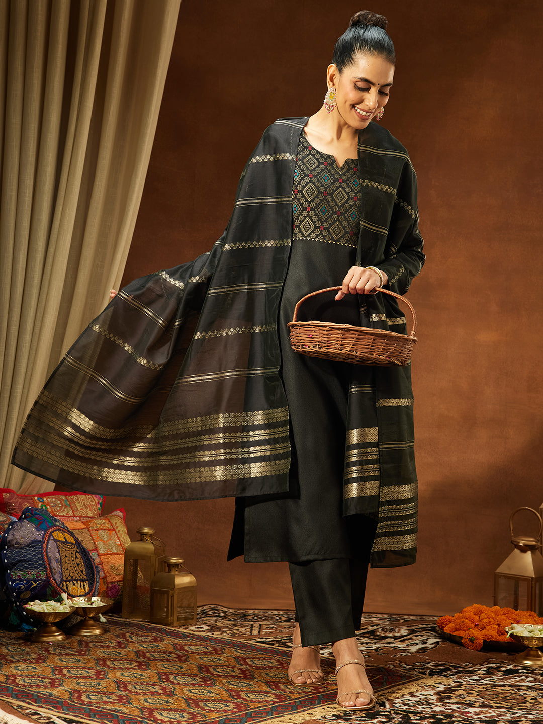 Ninnique Women's Black Cotton Blend Yoke Design Straight Kurta Set