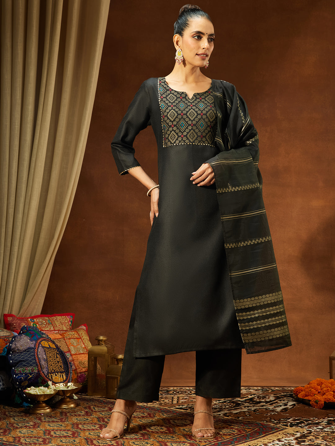 Ninnique Women's Black Cotton Blend Yoke Design Straight Kurta Set