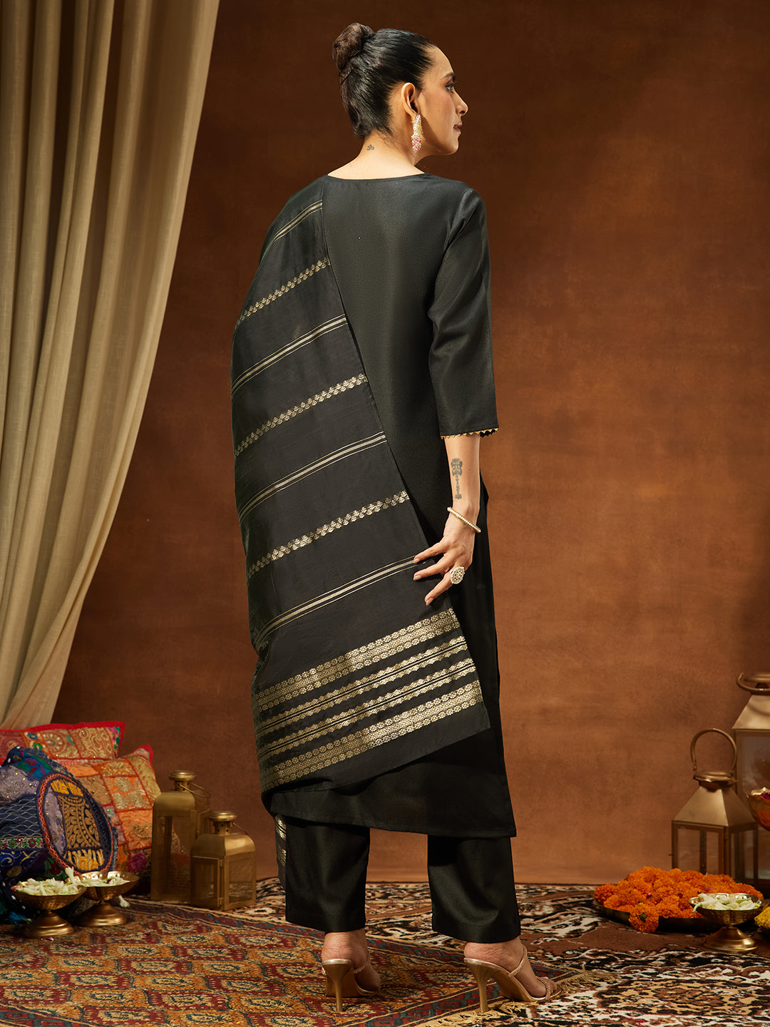Ninnique Women's Black Cotton Blend Yoke Design Straight Kurta Set