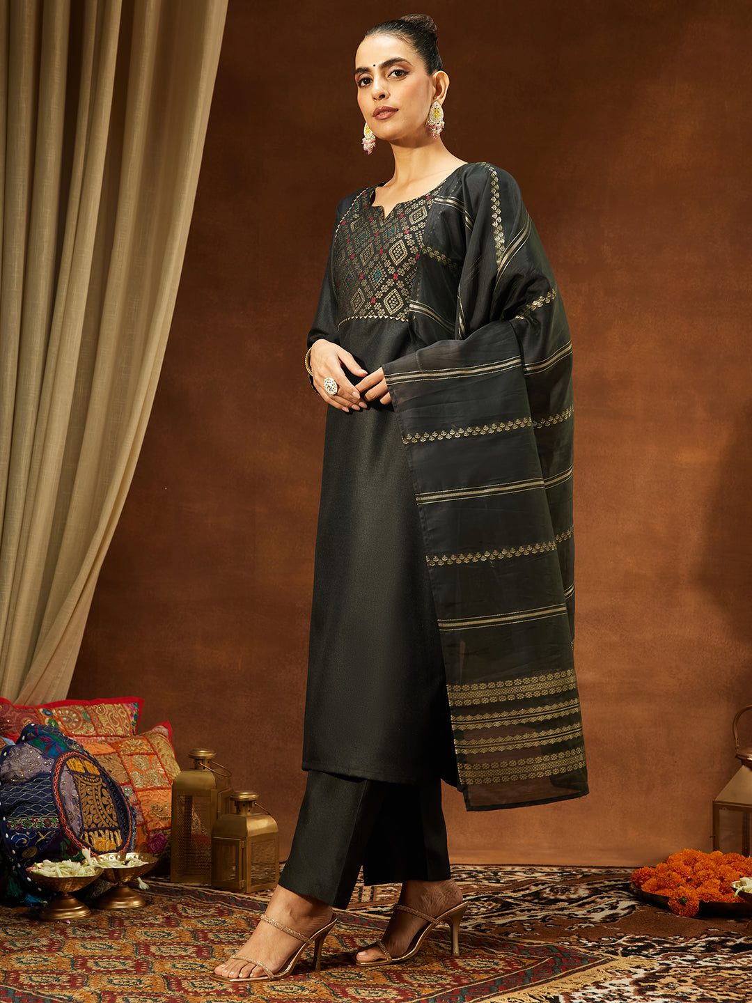 Ninnique Women's Black Cotton Blend Yoke Design Straight Kurta Set