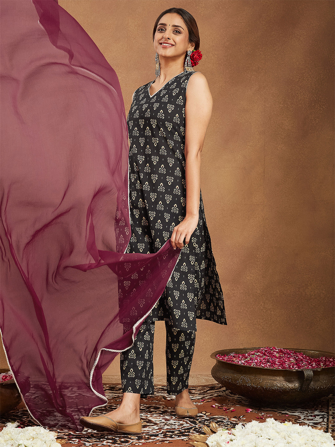 Ninnique Women's Black Cotton Ethnic Motifs Printed Straight Kurta Set