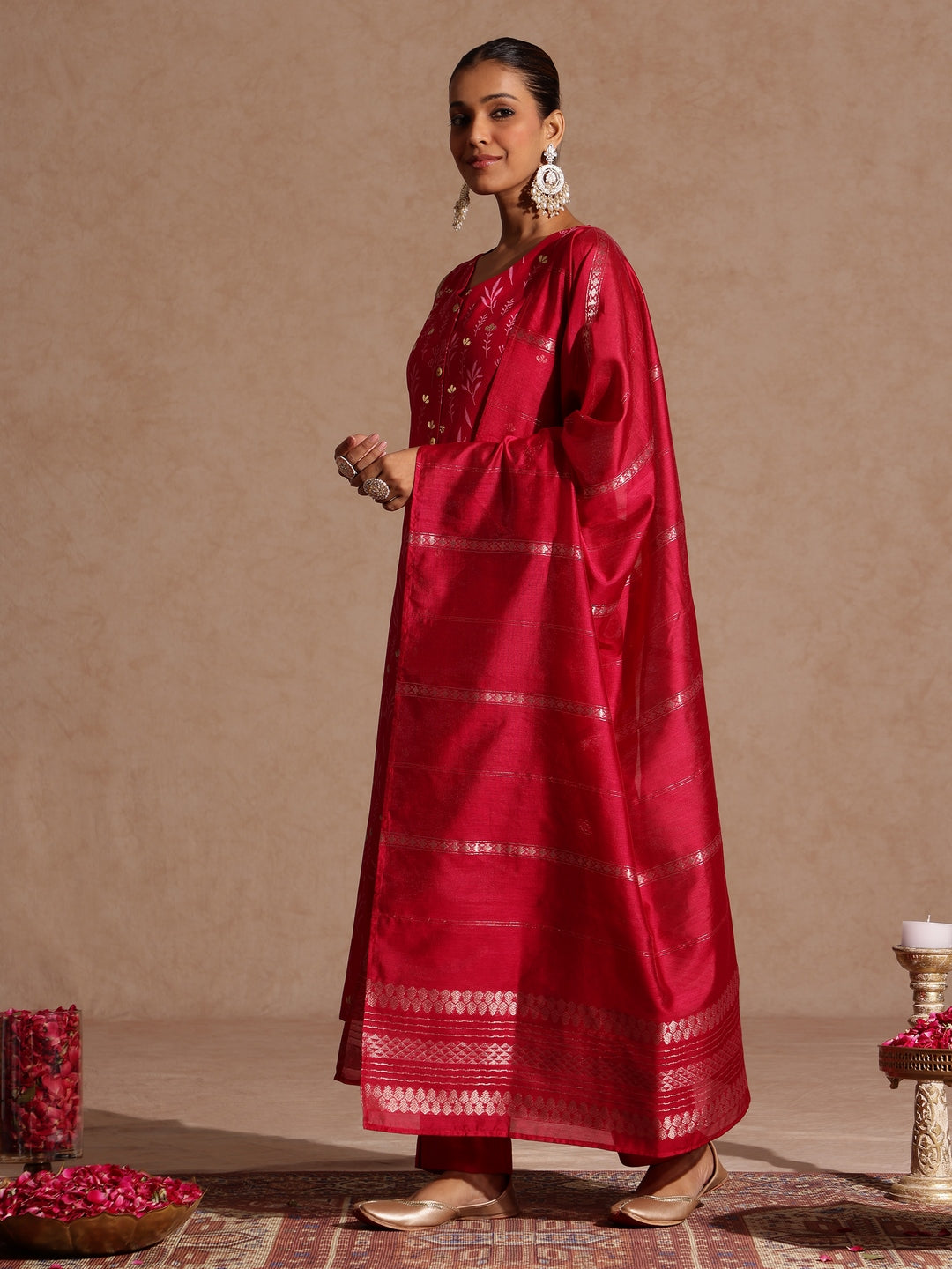 Ninnique Women's Pink Silk Blend Gold Printed Straight Kurta Set