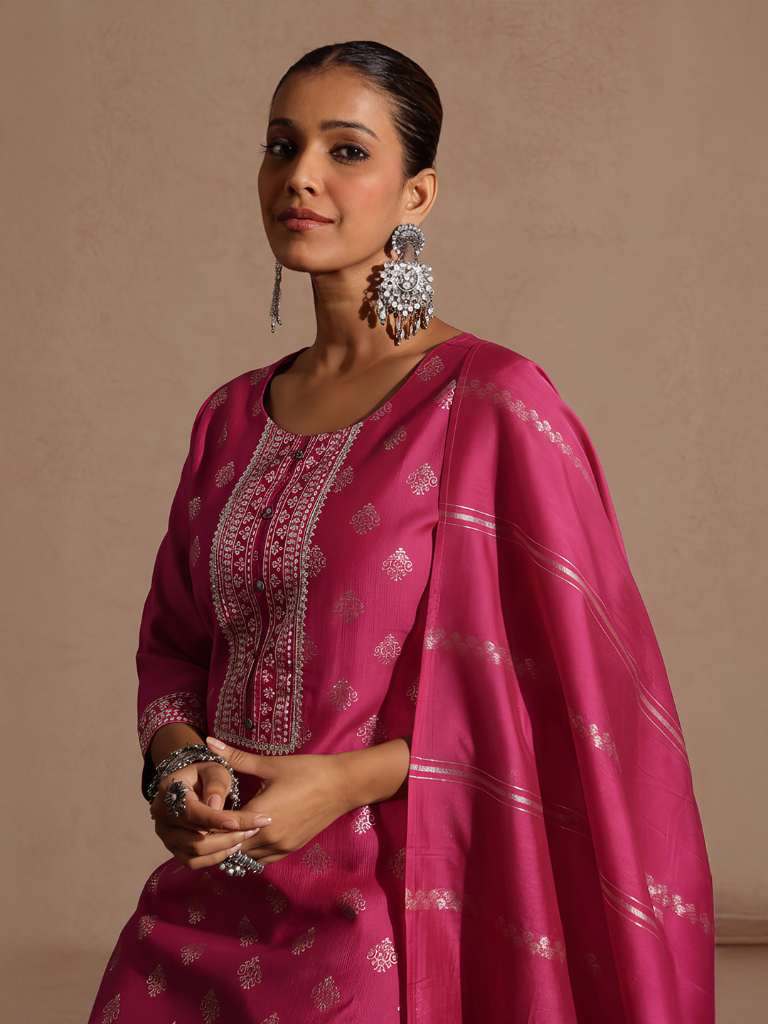 Ninnique Women's Pink Silk Blend Embellished Foil Printed Straight Kurta Set
