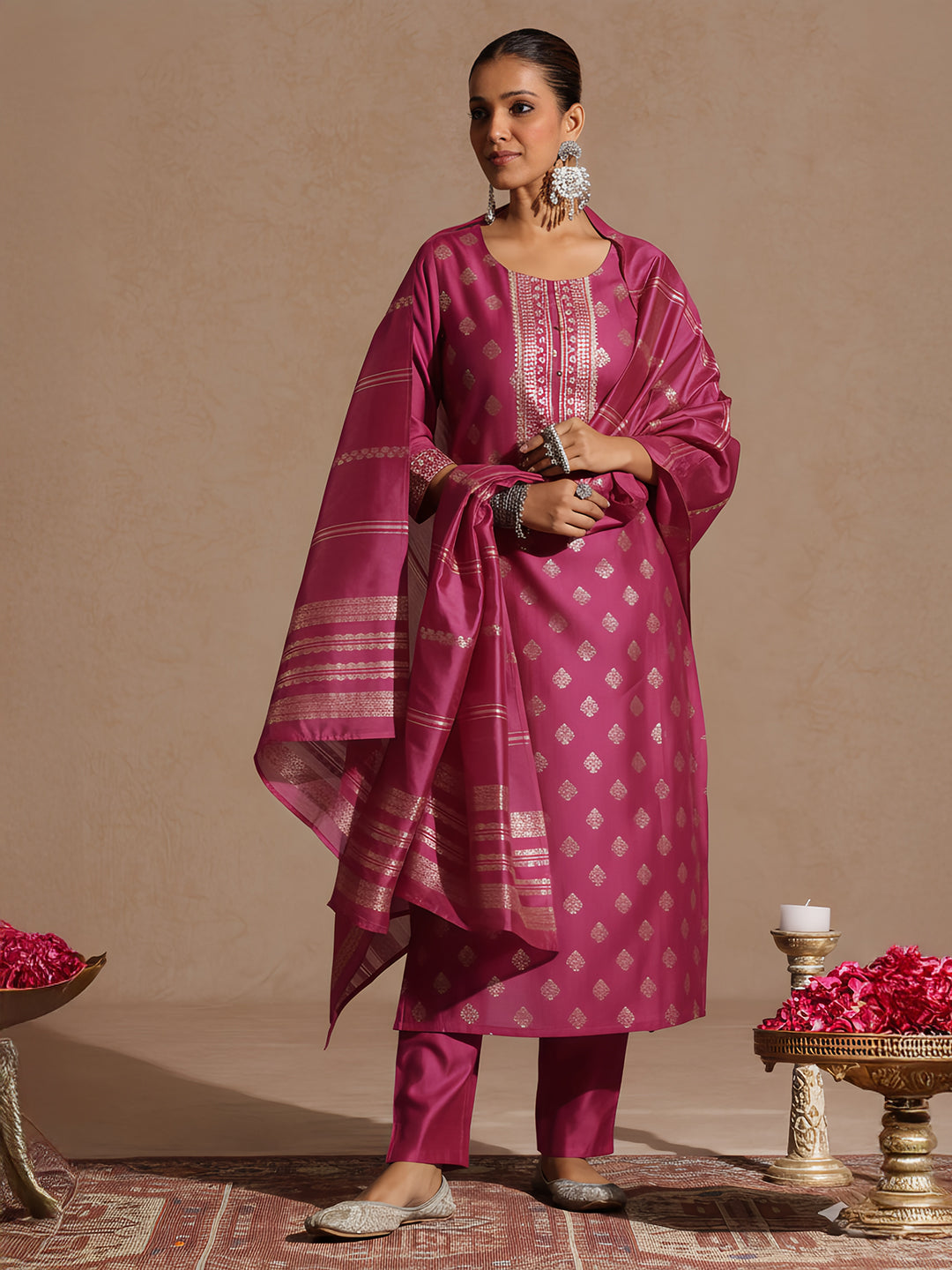 Ninnique Women's Pink Silk Blend Embellished Foil Printed Straight Kurta Set