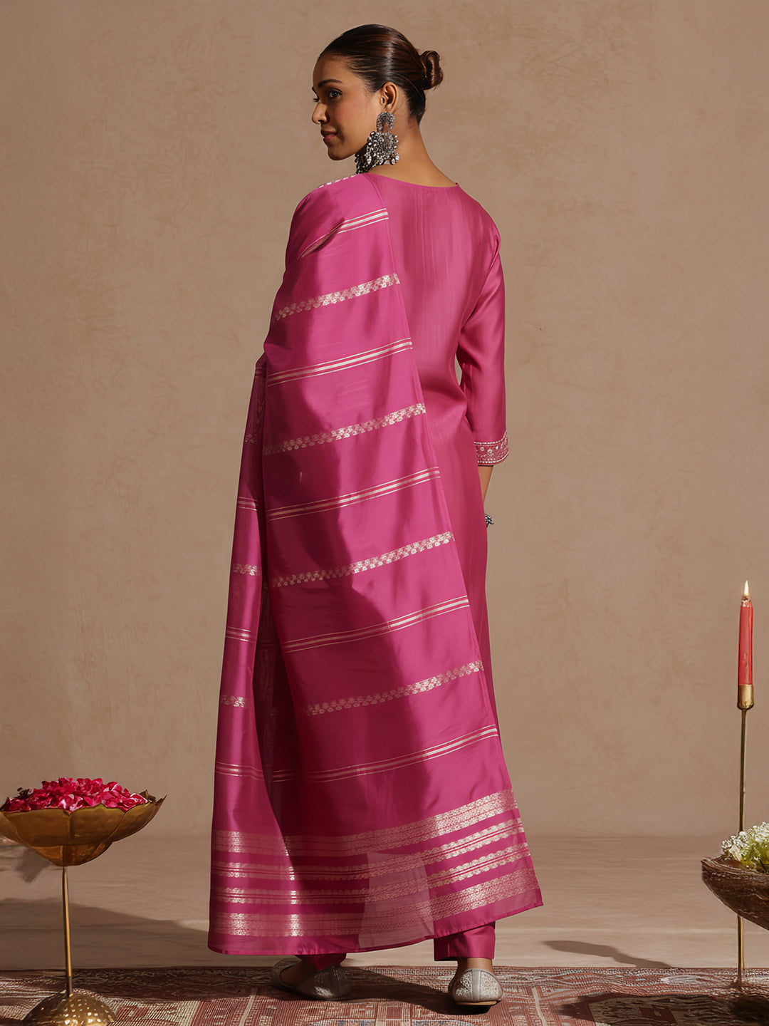 Ninnique Women's Pink Silk Blend Embellished Foil Printed Straight Kurta Set
