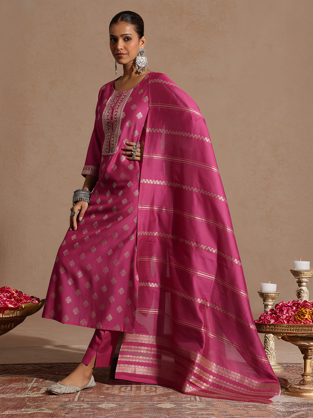 Ninnique Women's Pink Silk Blend Embellished Foil Printed Straight Kurta Set