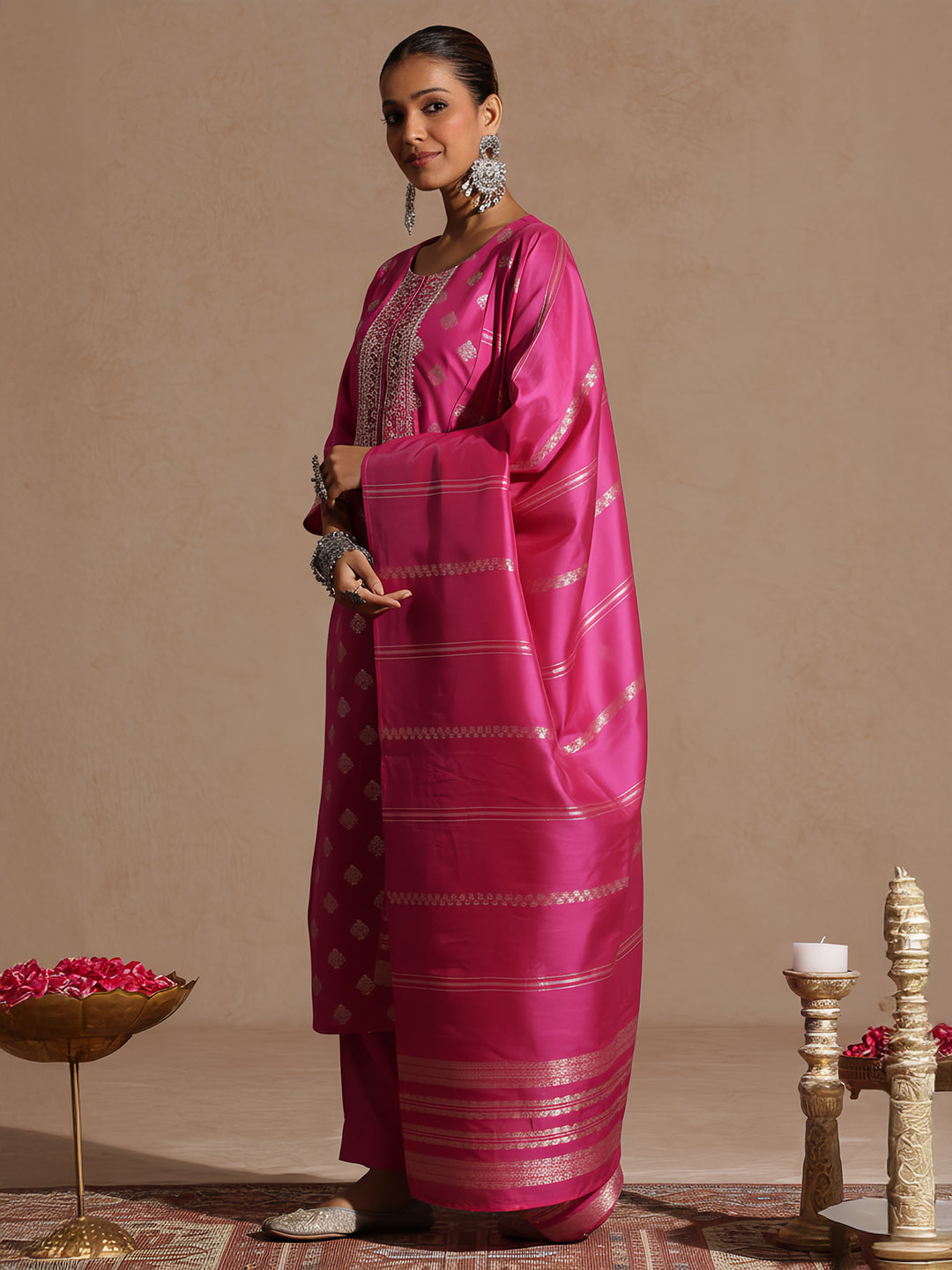 Ninnique Women's Pink Silk Blend Embellished Foil Printed Straight Kurta Set