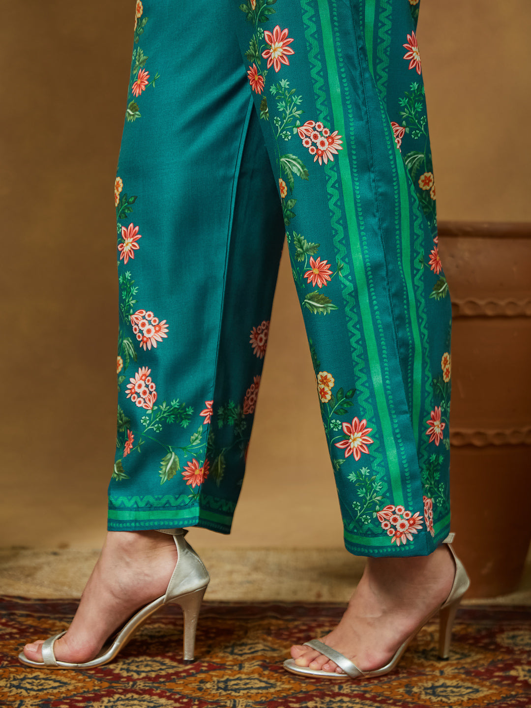 Ninnique Women's Teal Blue Cotton Blend Floral Printed Straight Kurta Set