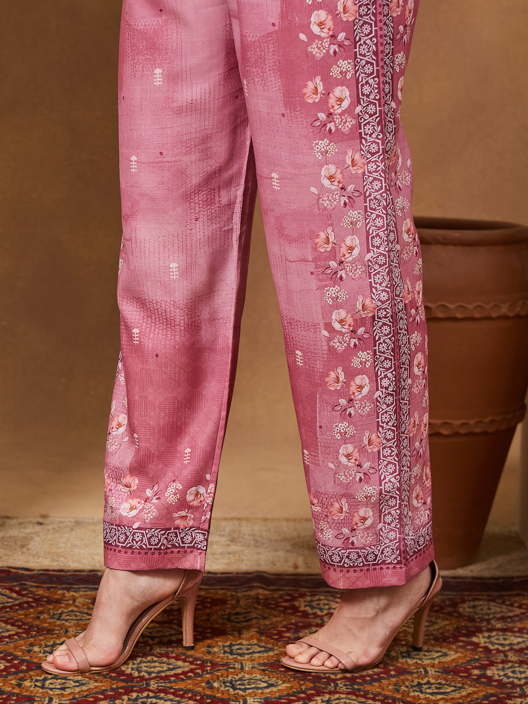 Ninnique Women's Pink Cotton Blend Floral Printed Straight Kurta Set