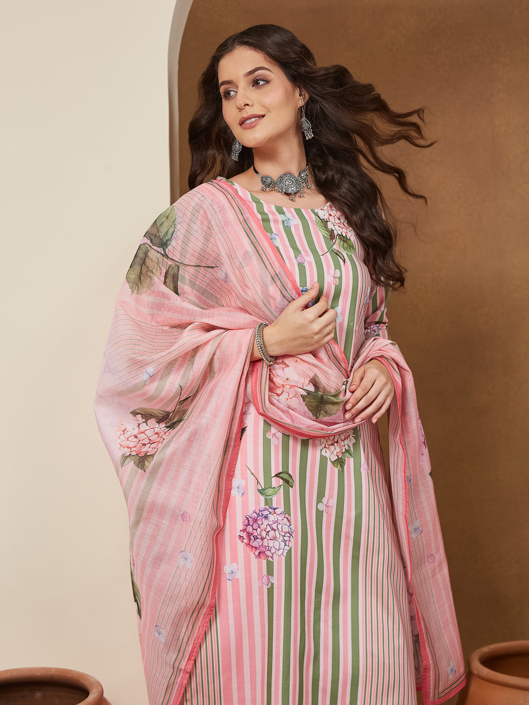 Ninnique Women's Light Pink Cotton Blend Floral Printed Straight Kurta Set