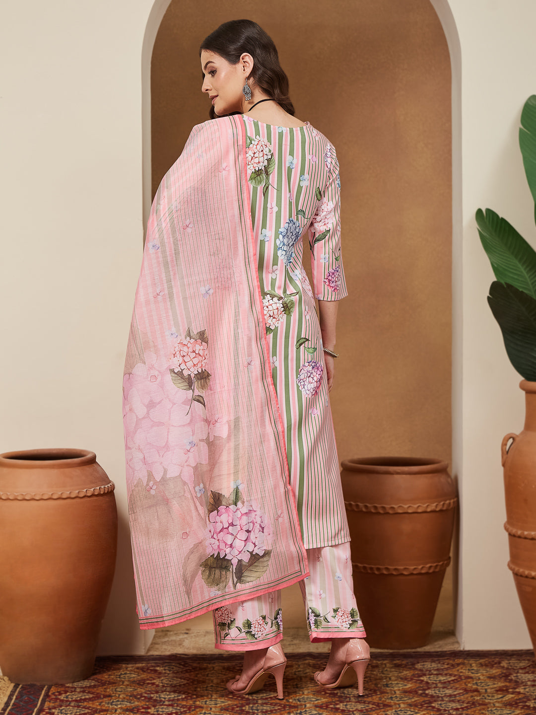 Ninnique Women's Light Pink Cotton Blend Floral Printed Straight Kurta Set
