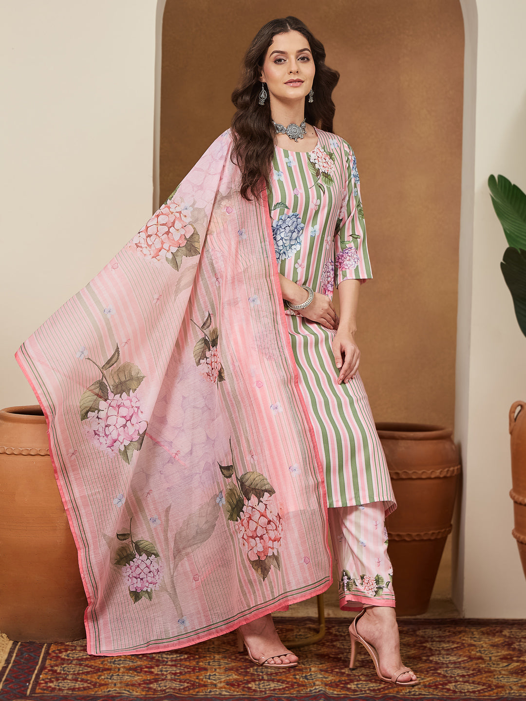 Ninnique Women's Light Pink Cotton Blend Floral Printed Straight Kurta Set