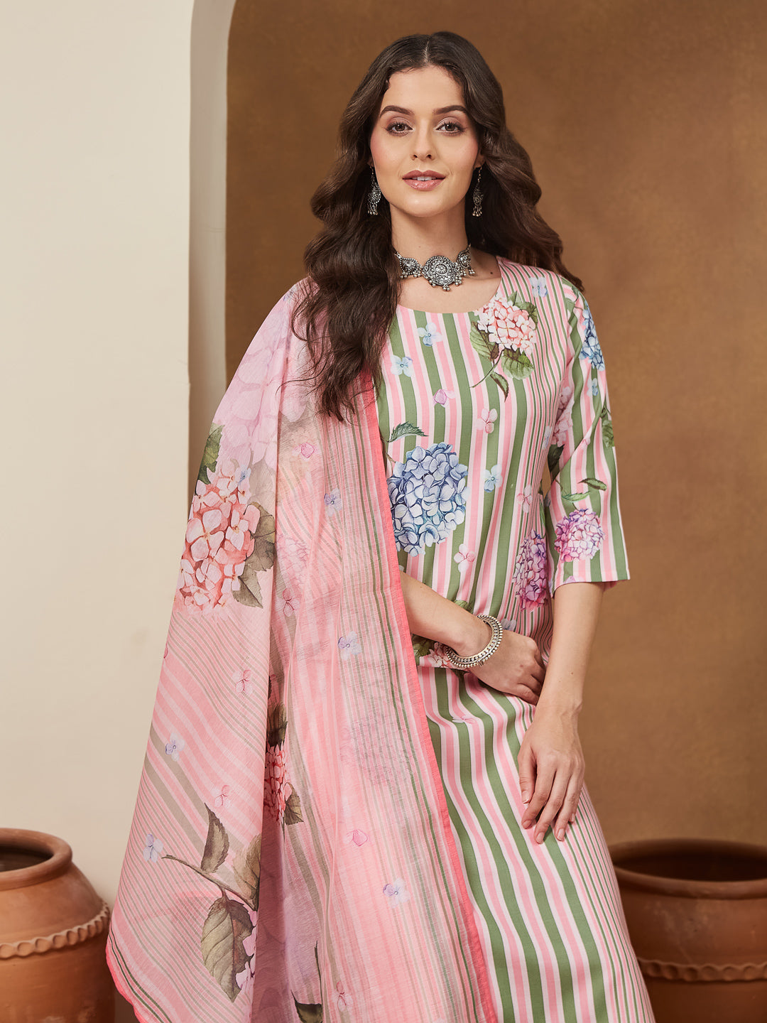Ninnique Women's Light Pink Cotton Blend Floral Printed Straight Kurta Set