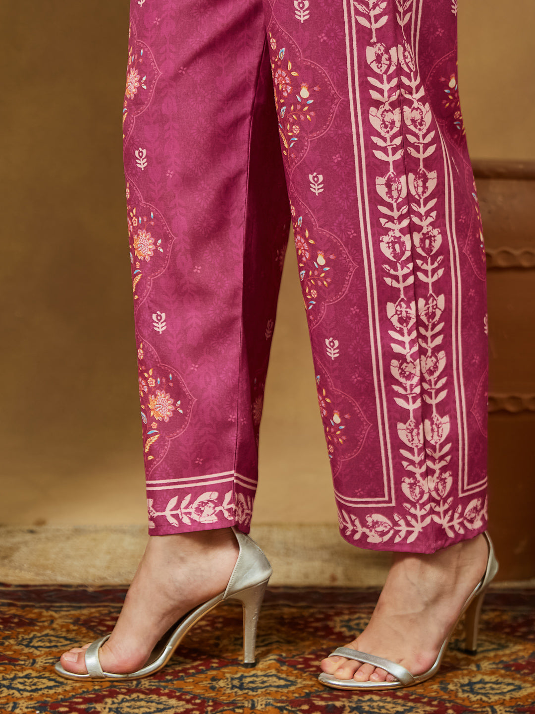 Ninnique Women's Pink Cotton Blend Floral Printed Straight Kurta Set