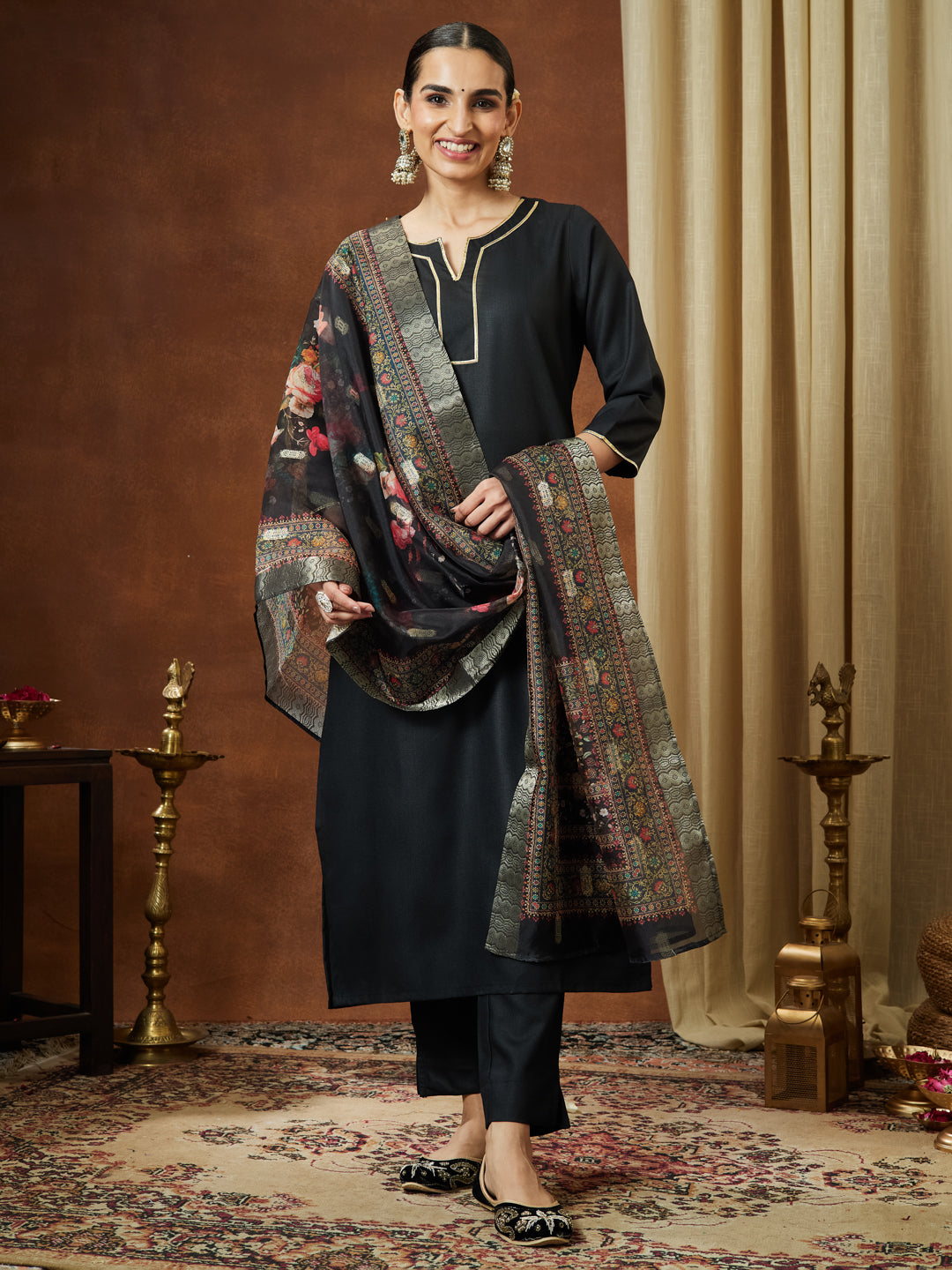 Ninnique Women's Black Cotton Blend Yoke Design Straight Kurta Set