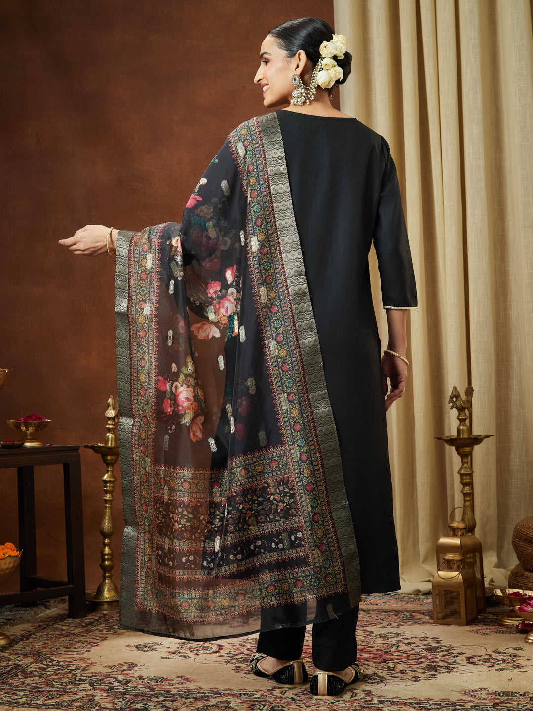 Ninnique Women's Black Cotton Blend Yoke Design Straight Kurta Set