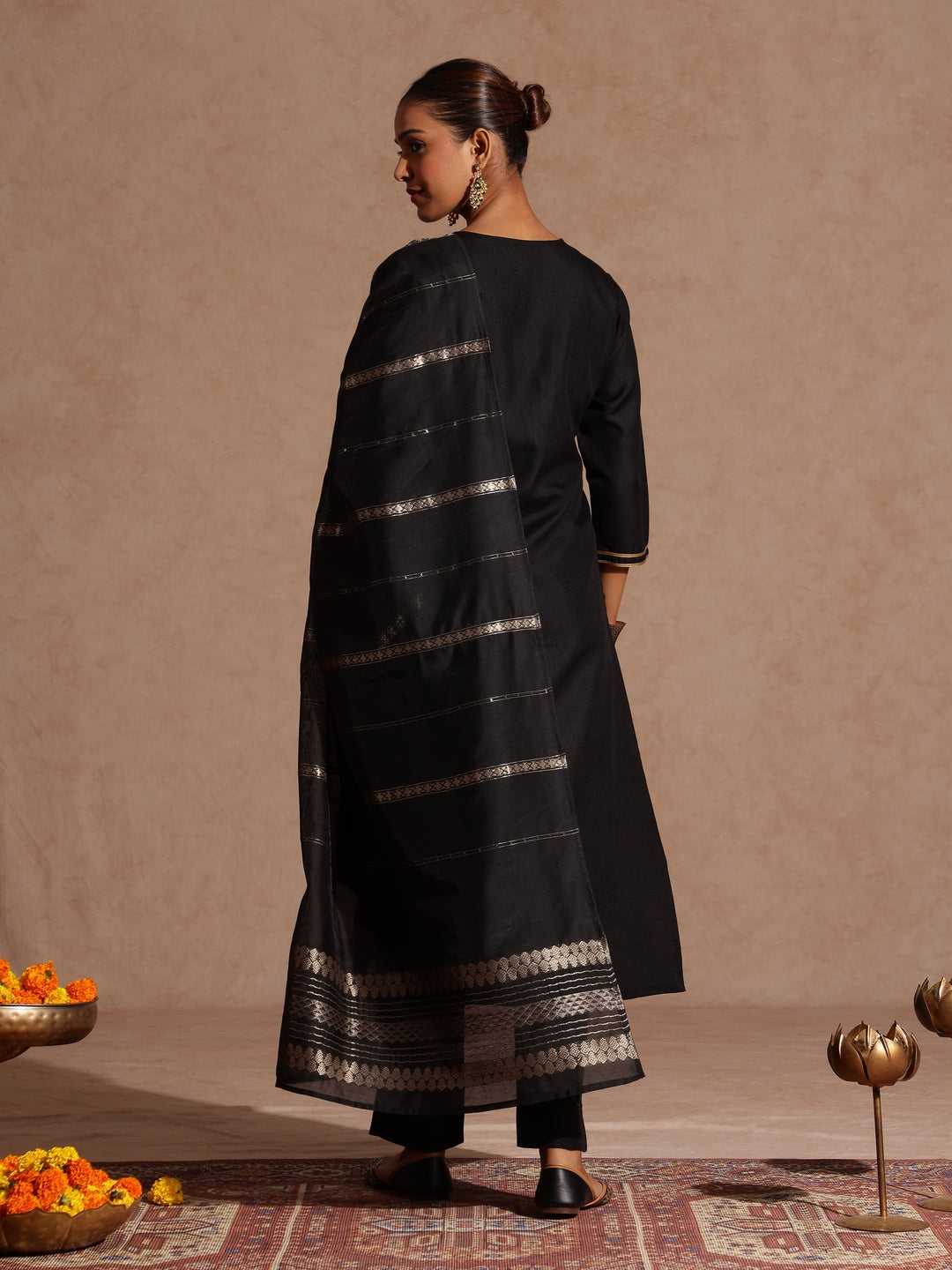 Ninnique Women's Black Cotton Blend Yoke Design Straight Kurta Set