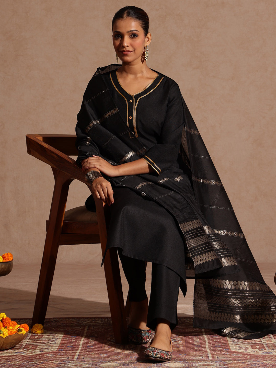Ninnique Women's Black Cotton Blend Yoke Design Straight Kurta Set