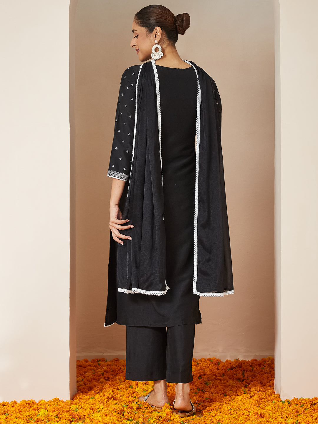 Ninnique Women's Black Silk Blend Ethnic Printed Straight Kurta Set