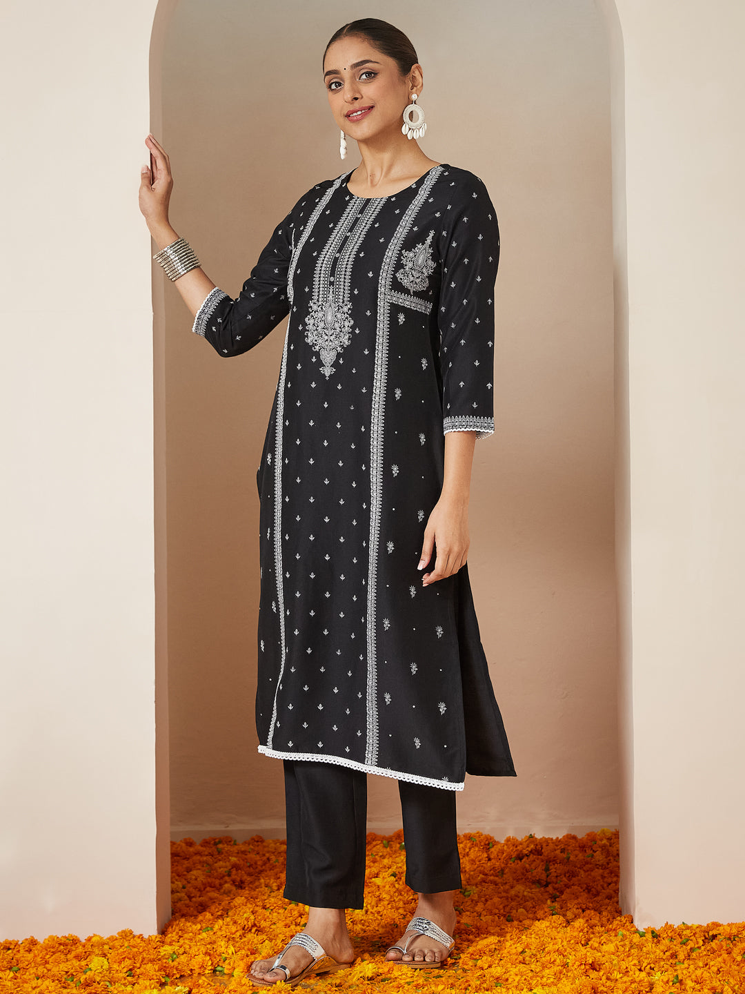 Ninnique Women's Black Silk Blend Ethnic Printed Straight Kurta Set