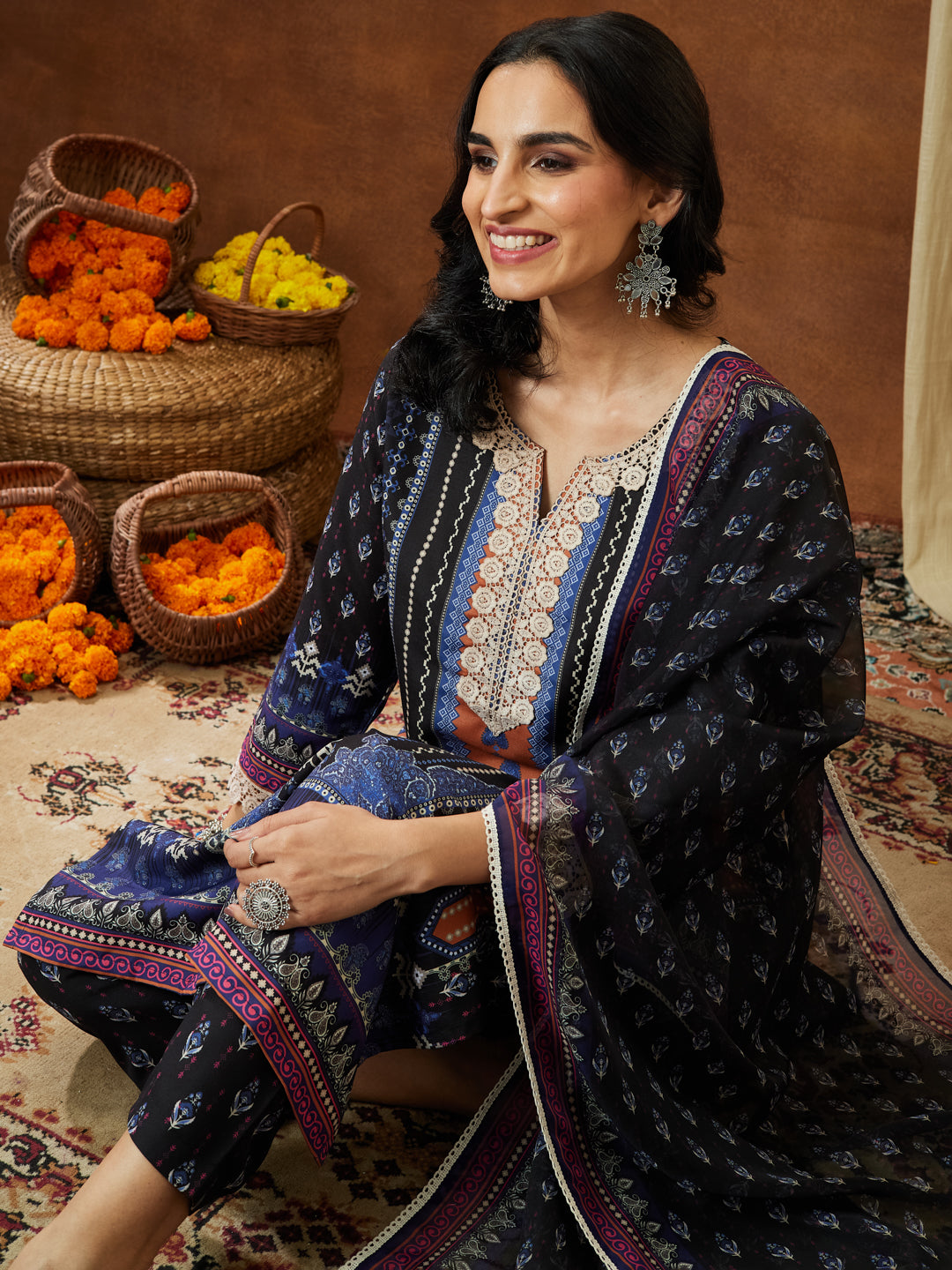 Ninnique Women's Black Cotton Blend Printed Straight Kurta Set