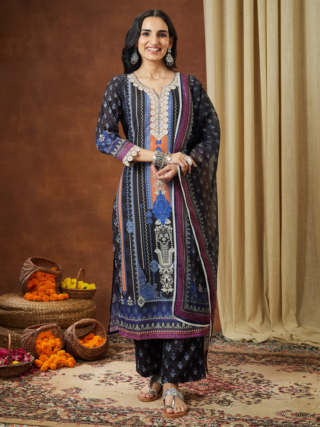 Ninnique Women's Black Cotton Blend Printed Straight Kurta Set