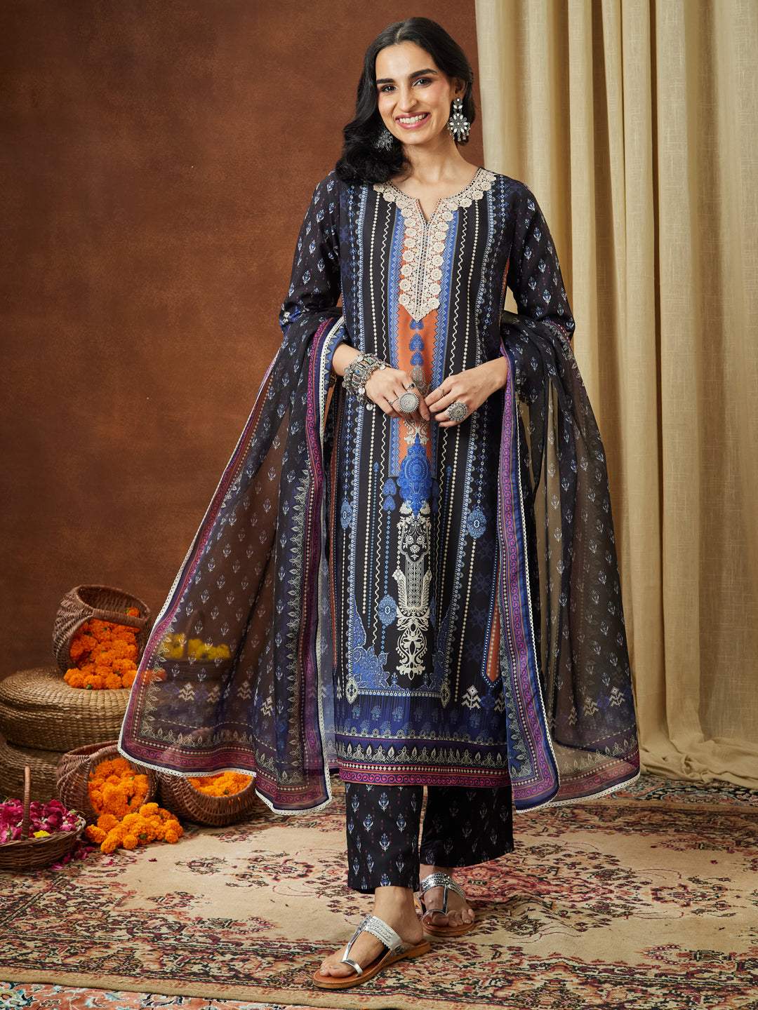 Ninnique Women's Black Cotton Blend Printed Straight Kurta Set