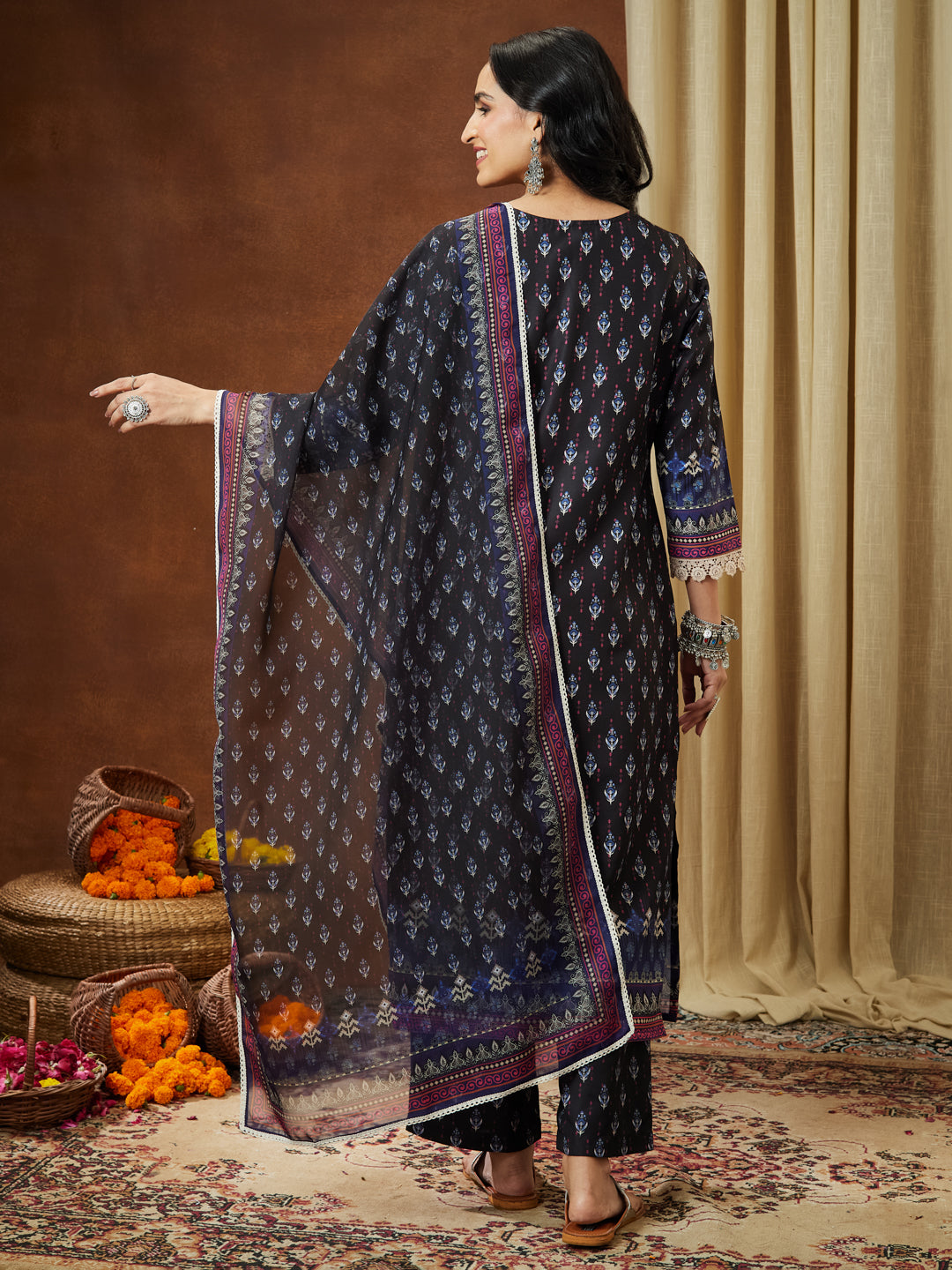 Ninnique Women's Black Cotton Blend Printed Straight Kurta Set