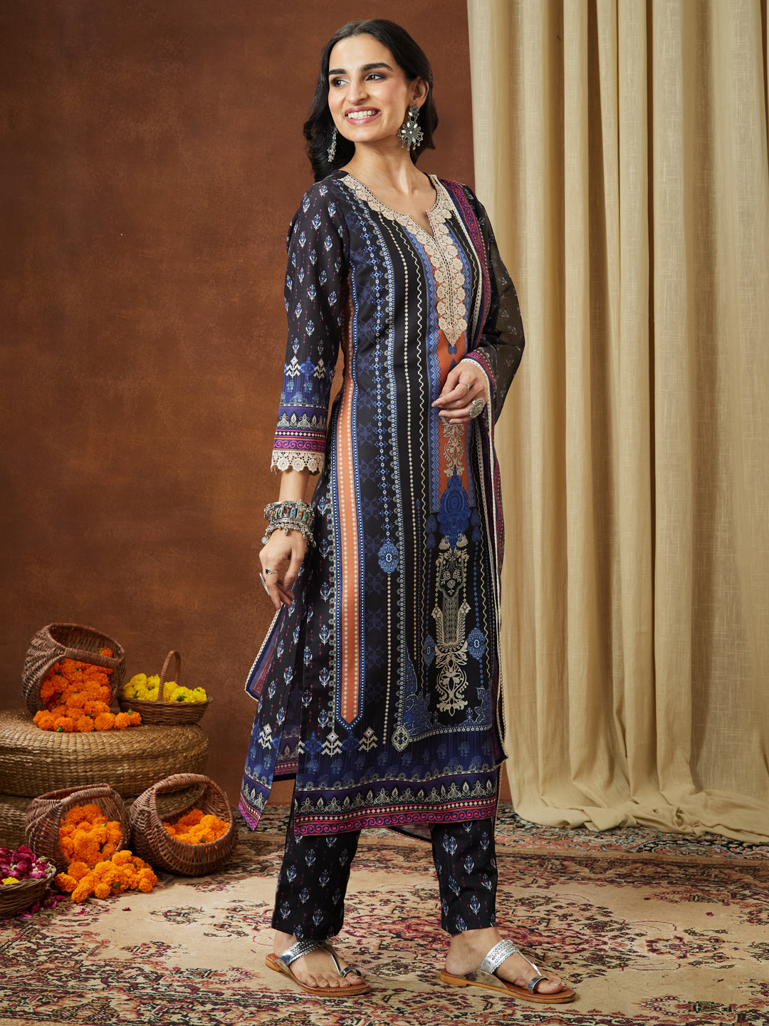 Ninnique Women's Black Cotton Blend Printed Straight Kurta Set