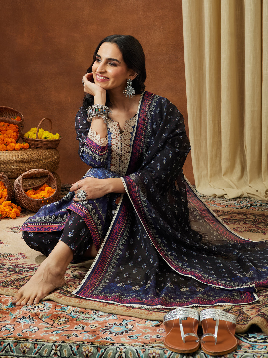 Ninnique Women's Black Cotton Blend Printed Straight Kurta Set