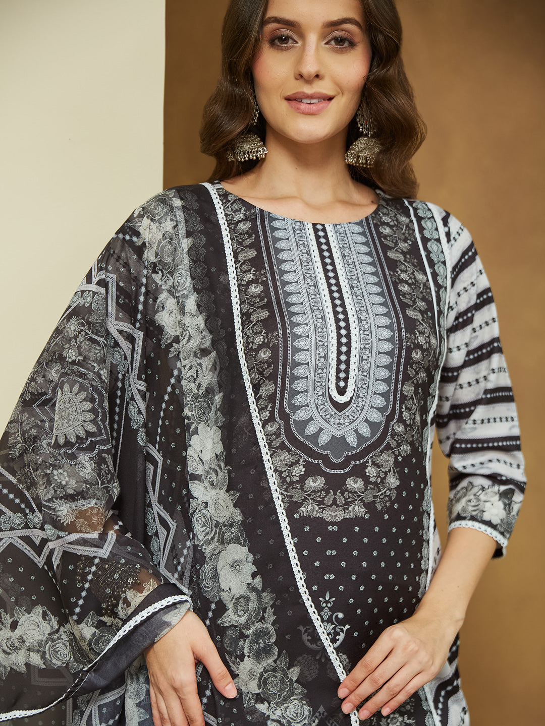 Ninnique Women's Black Cotton Blend Floral Printed Straight Kurta Set