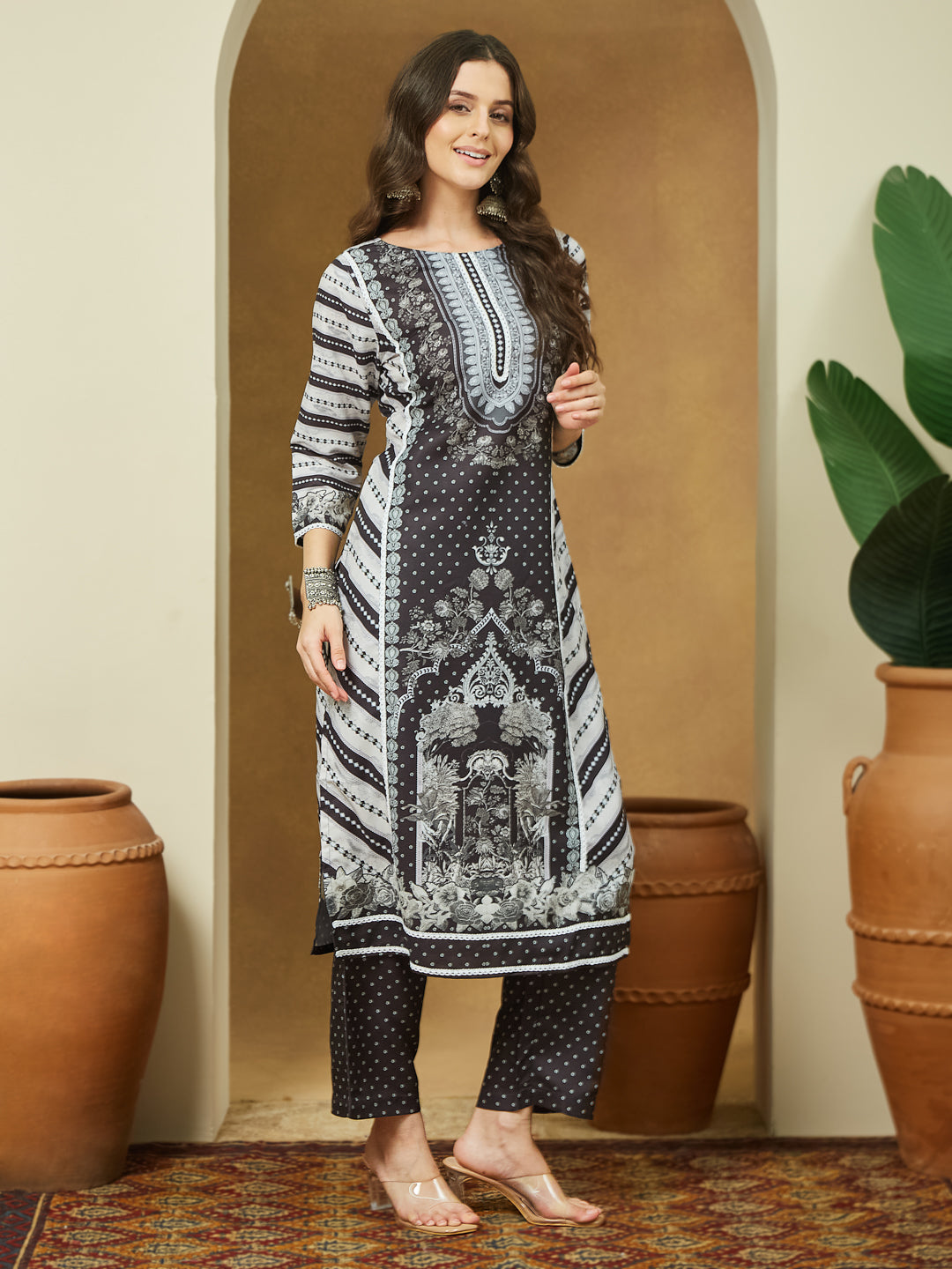 Ninnique Women's Black Cotton Blend Floral Printed Straight Kurta Set