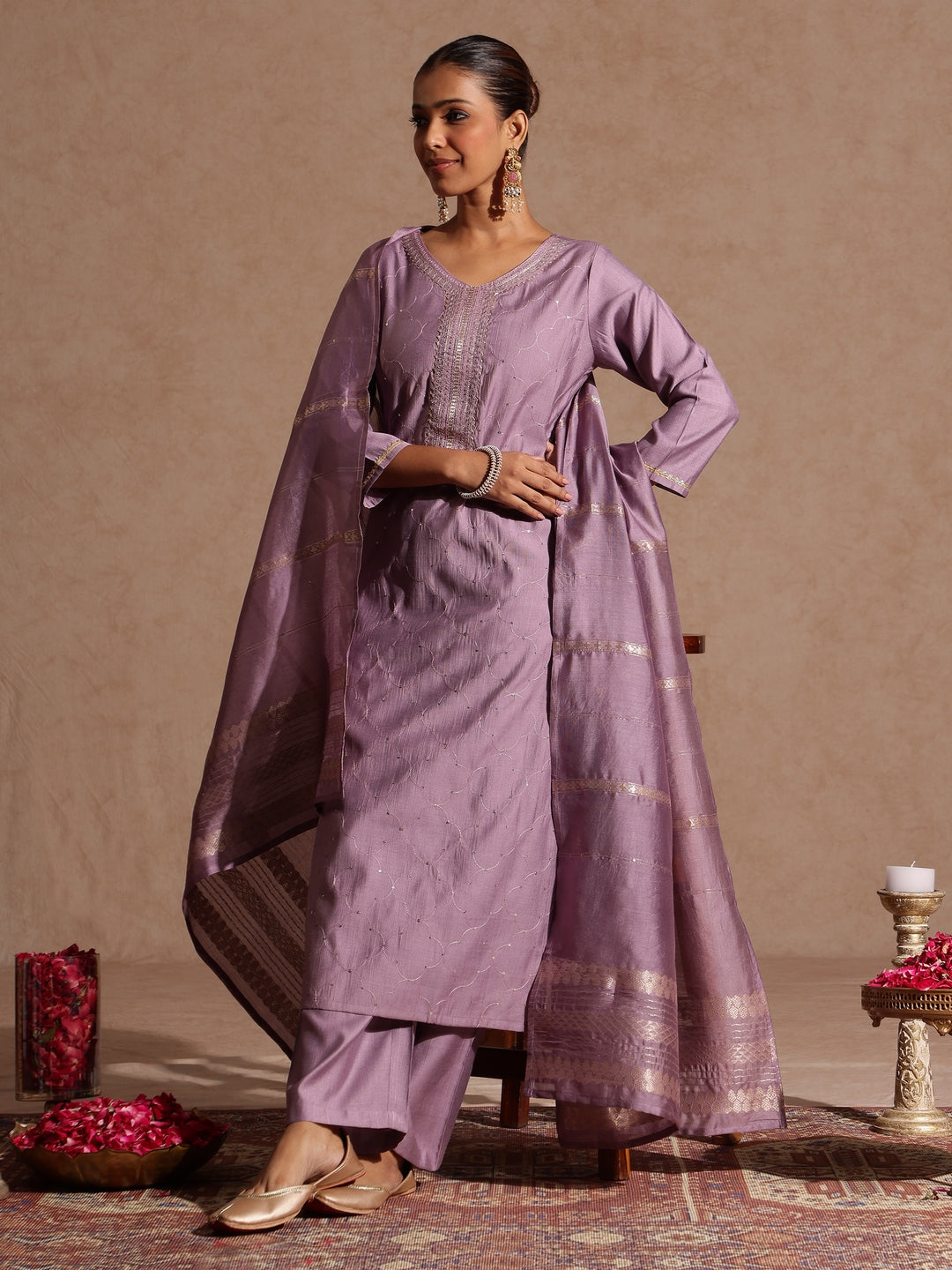Ninnique Women's Lavender Silk Blend Embellished Straight Kurta Set