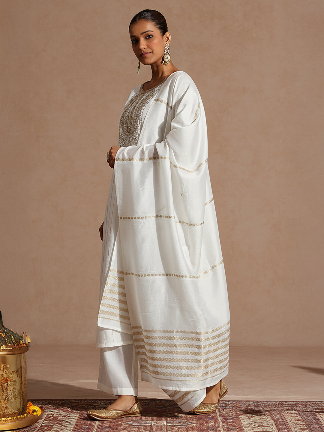 Ninnique Women's Off White Silk Blend Embellished Zari Embroidered Straight Kurta Set