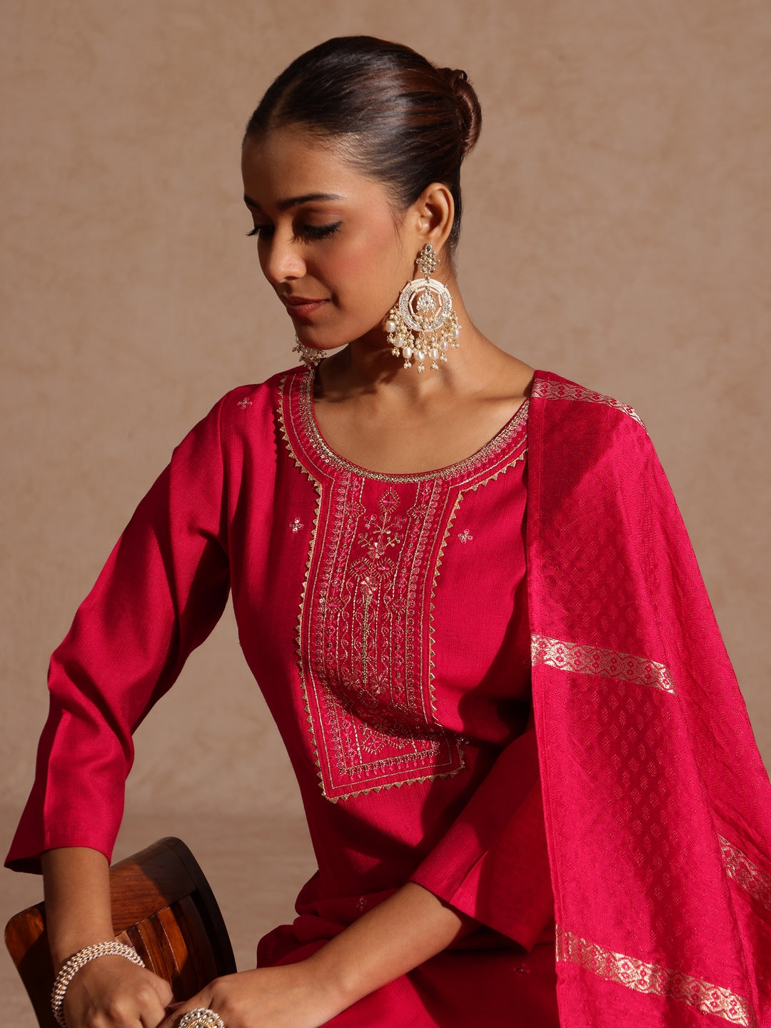 Ninnique Women's Pink Silk Blend Embroidered Straight Kurta Set