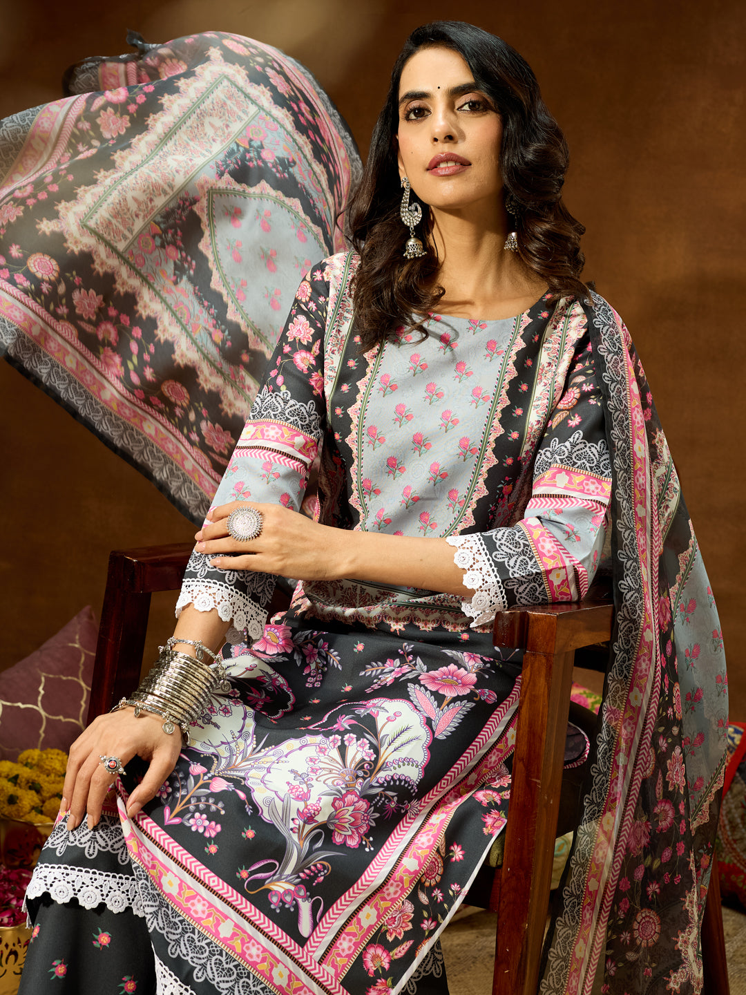 Ninnique Women's Black Cotton Blend Floral Printed Straight Kurta Set